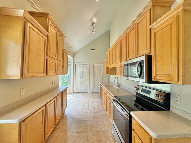 1426 Heritage Landing Drive