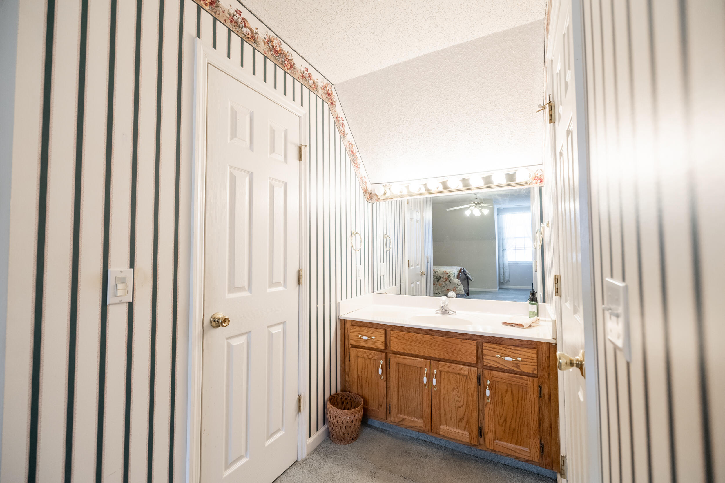 1127 Lenny Lane