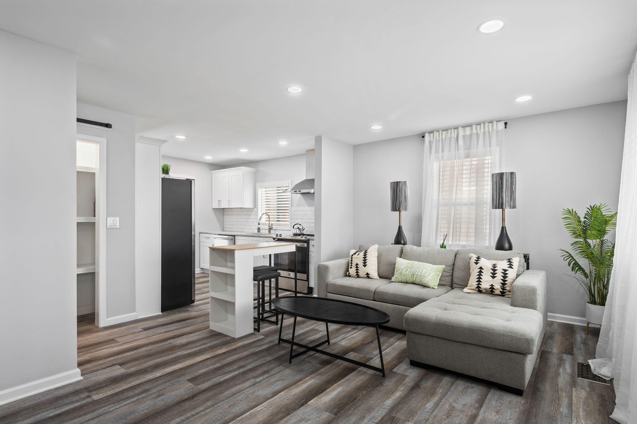 855 N Chamberlain Avenue