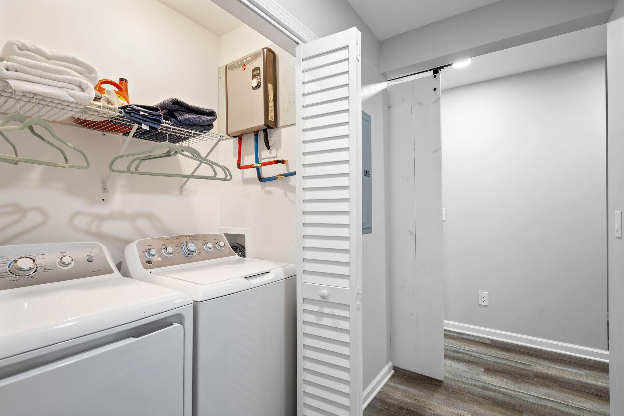 855 N Chamberlain Avenue