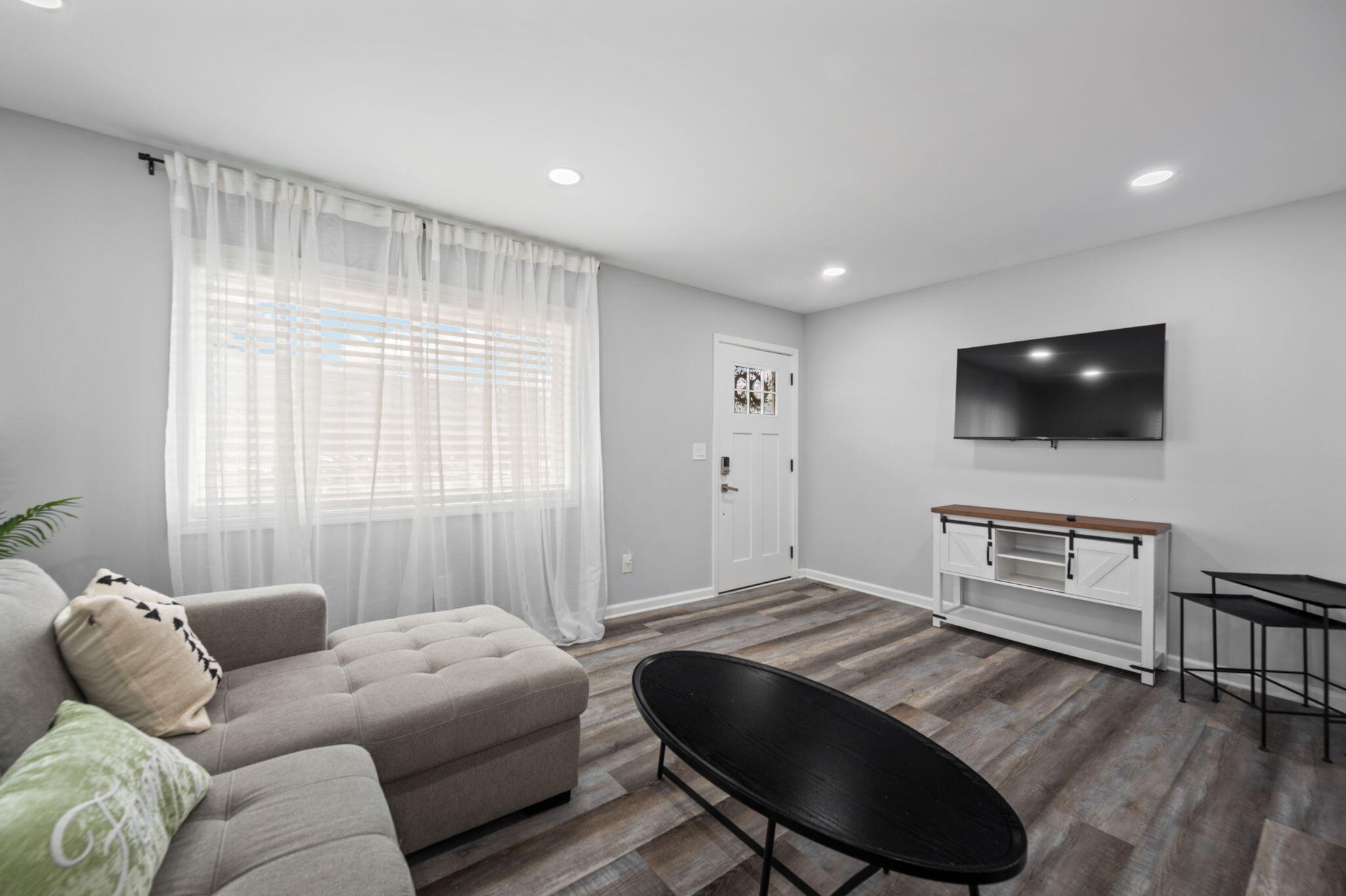 855 N Chamberlain Avenue