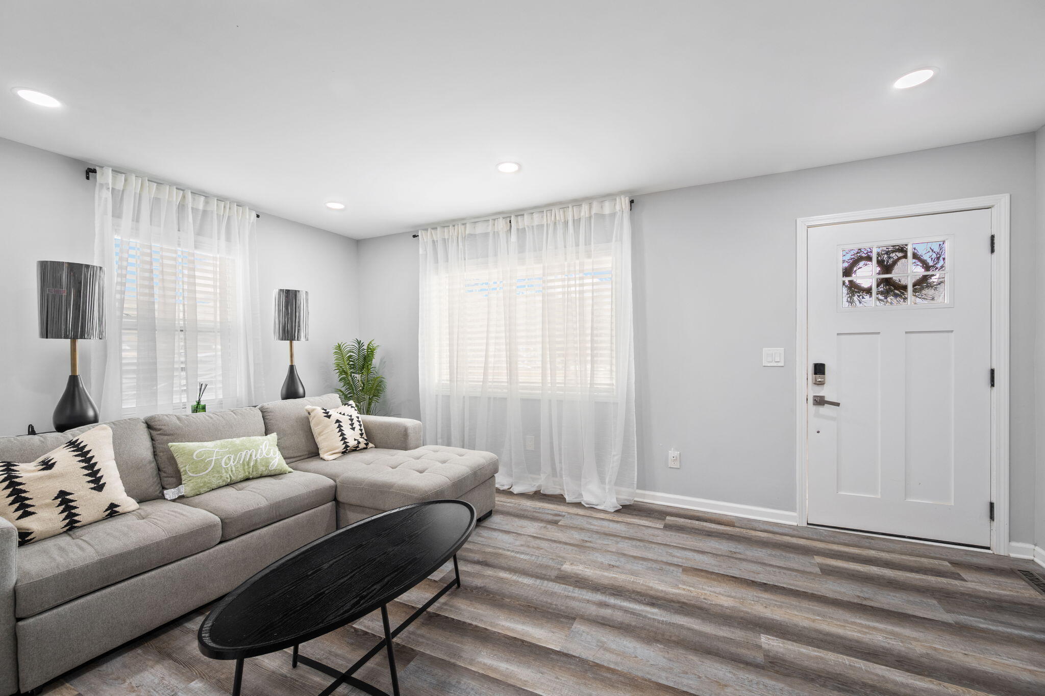 855 N Chamberlain Avenue