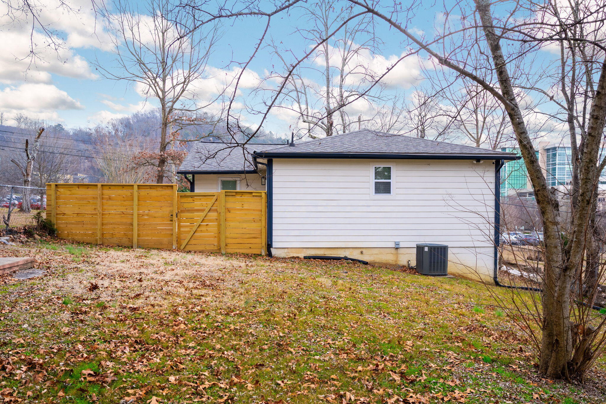 855 N Chamberlain Avenue