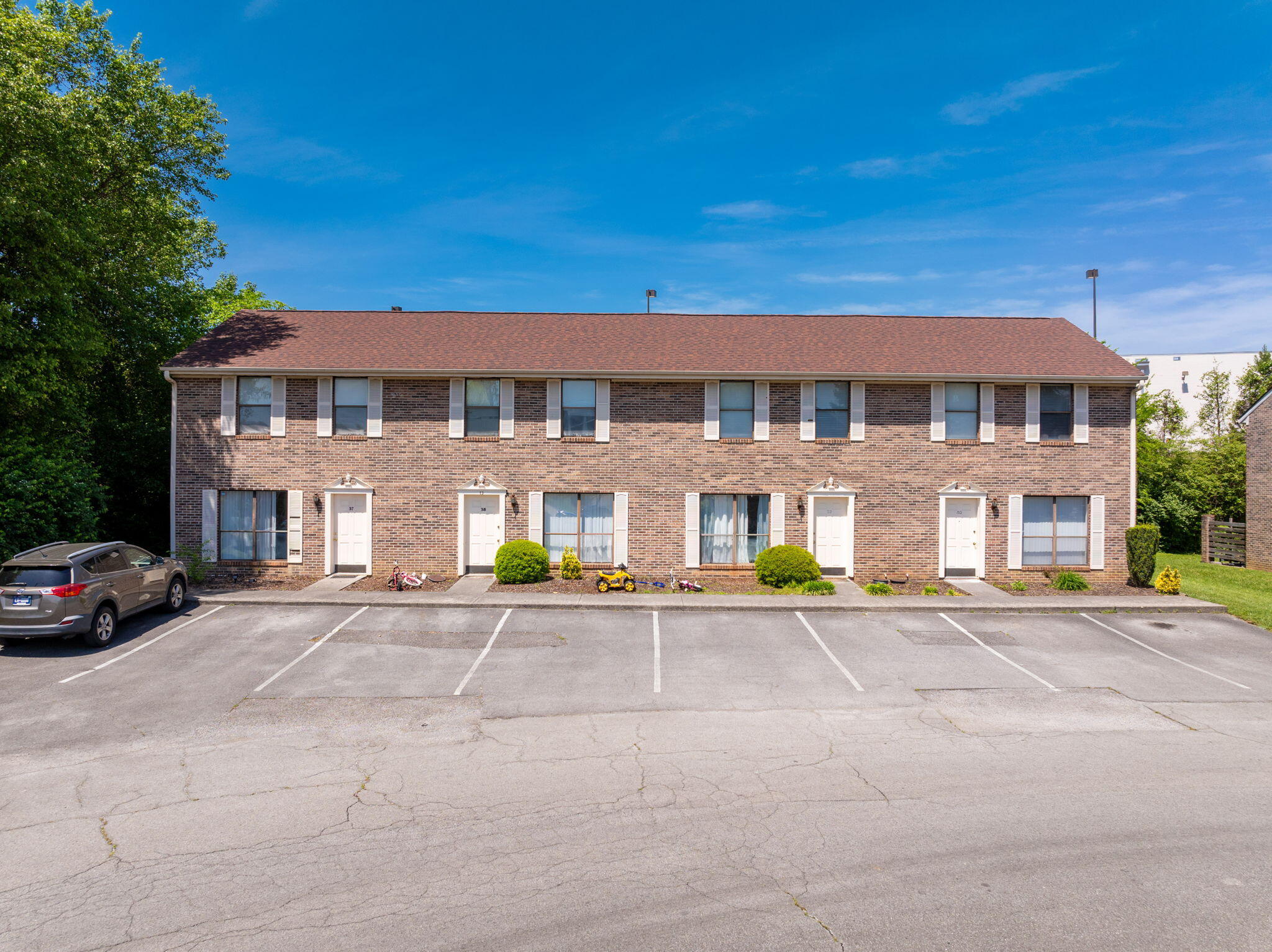 900 Stratford Circle NW