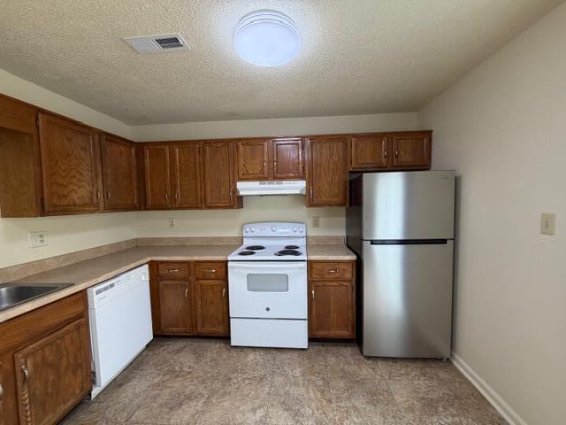 900 Stratford Circle NW