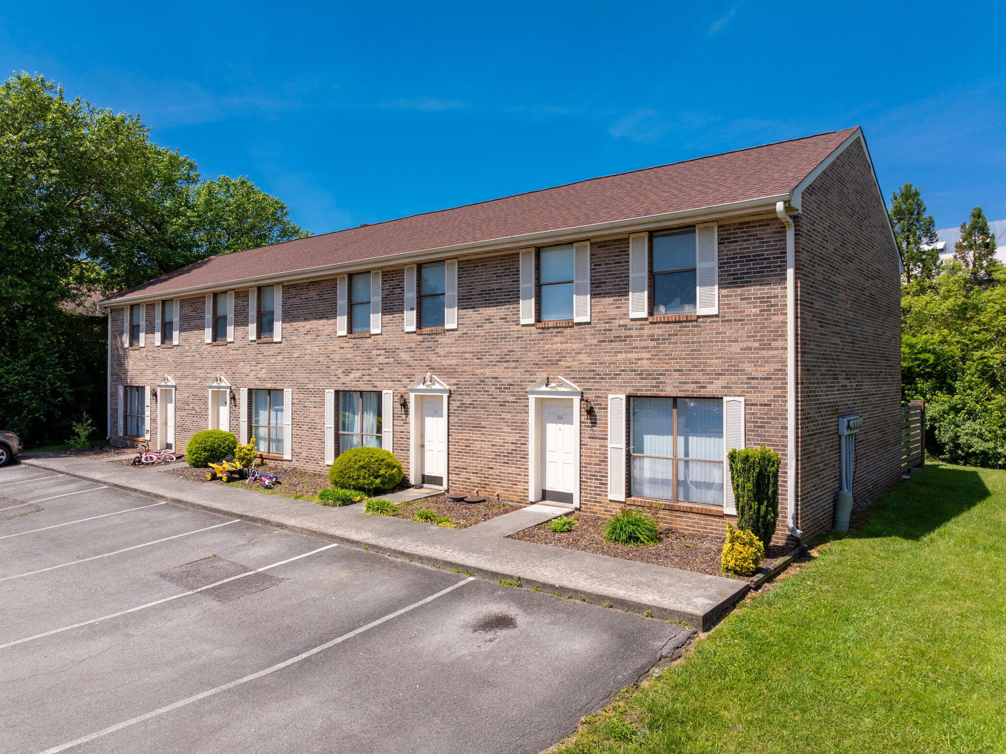 900 Stratford Circle NW