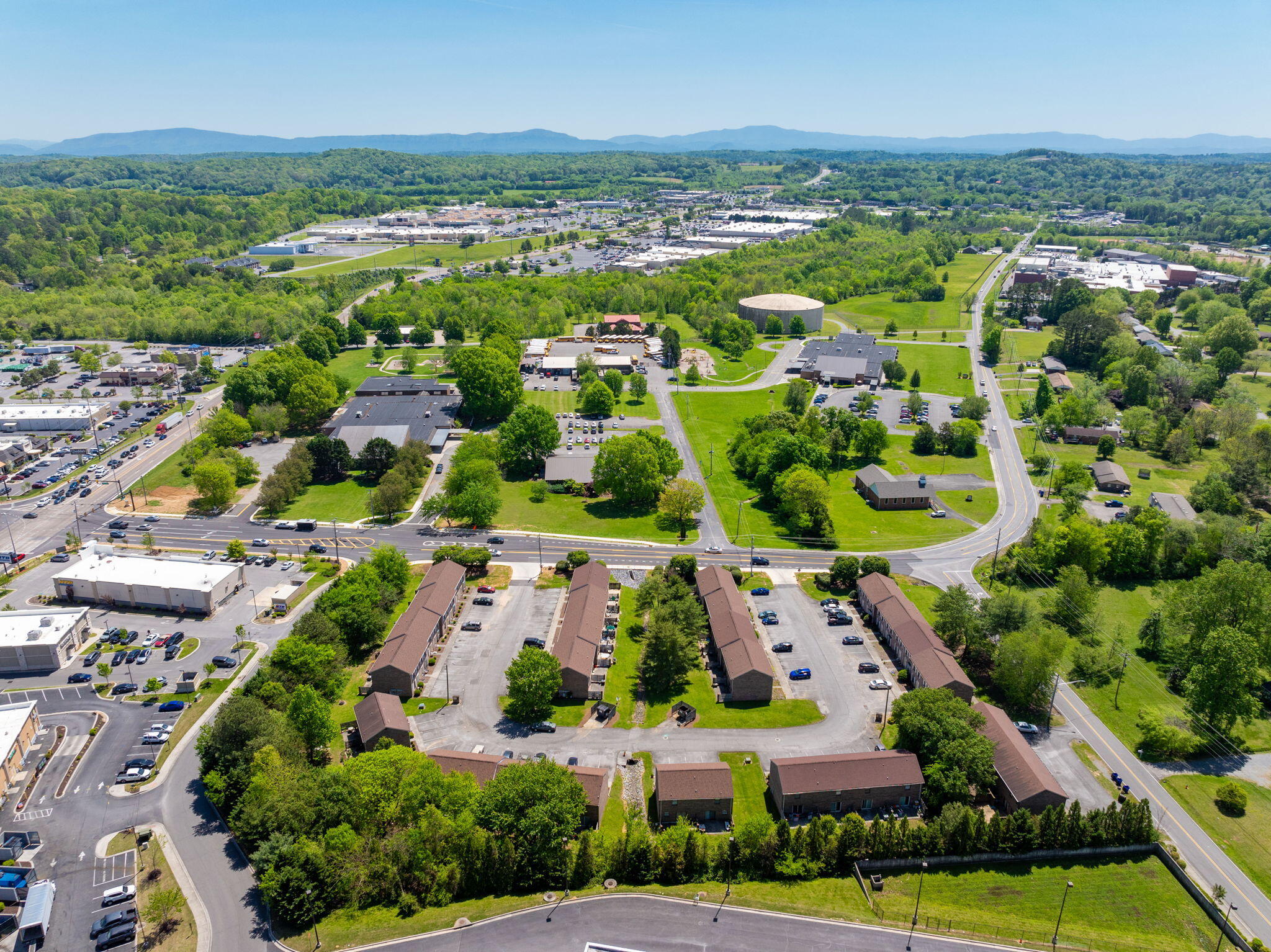 900 Stratford Circle NW