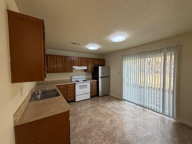 900 Stratford Circle NW