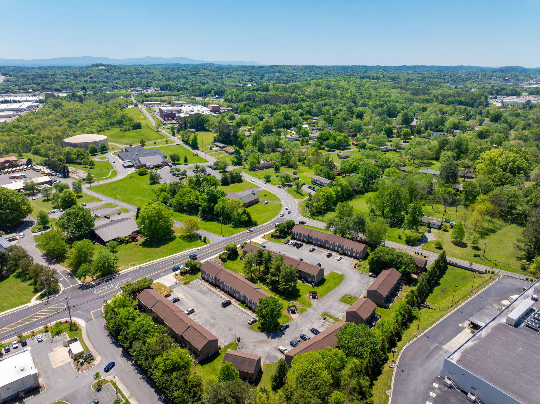 900 Stratford Circle NW