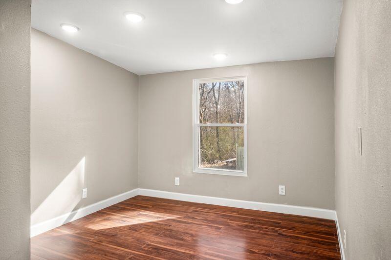 305 3rd Avenue, LaFayette