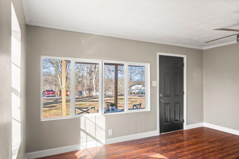 305 3rd Avenue, LaFayette