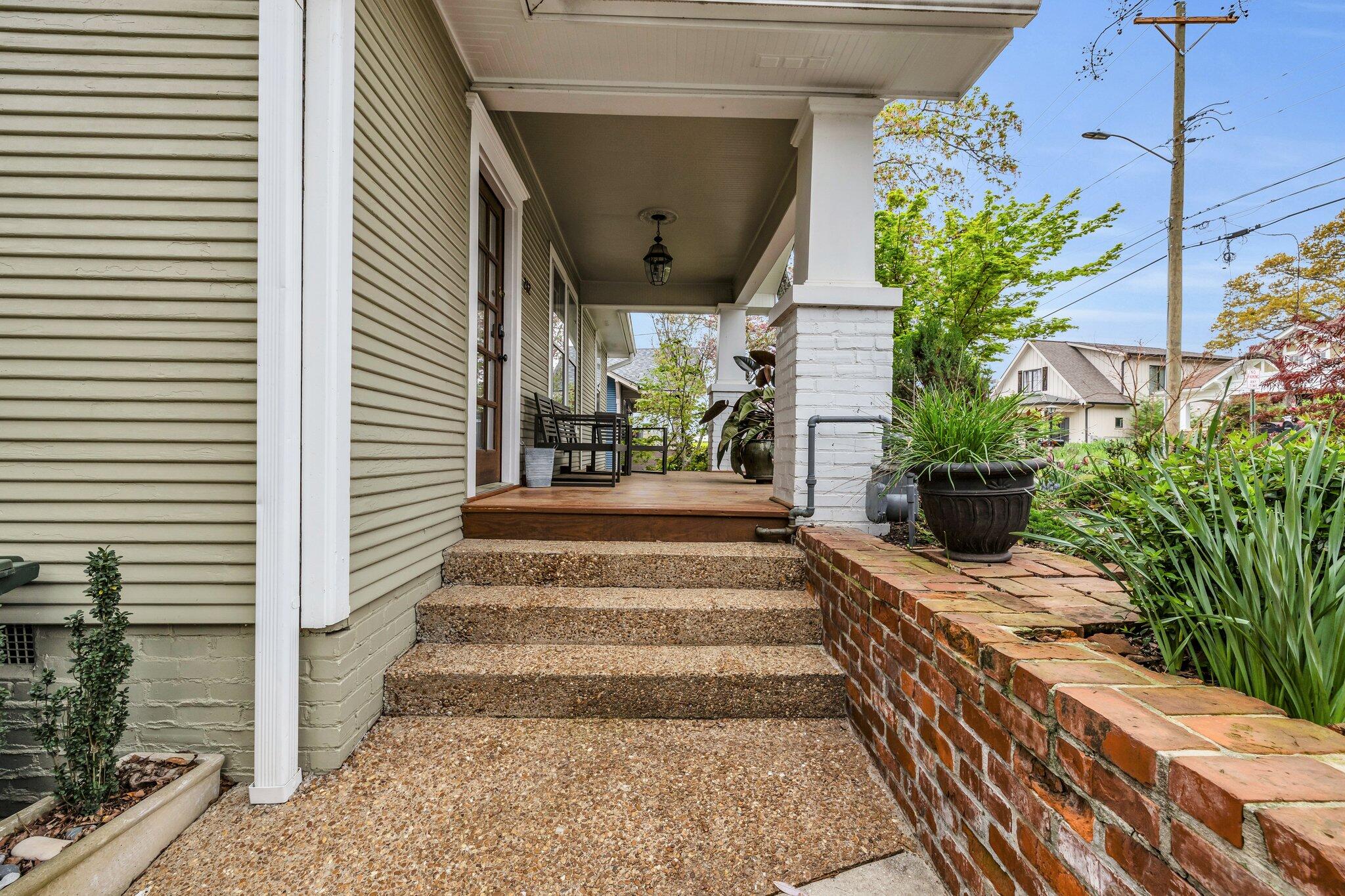 212 Jarnigan Avenue
