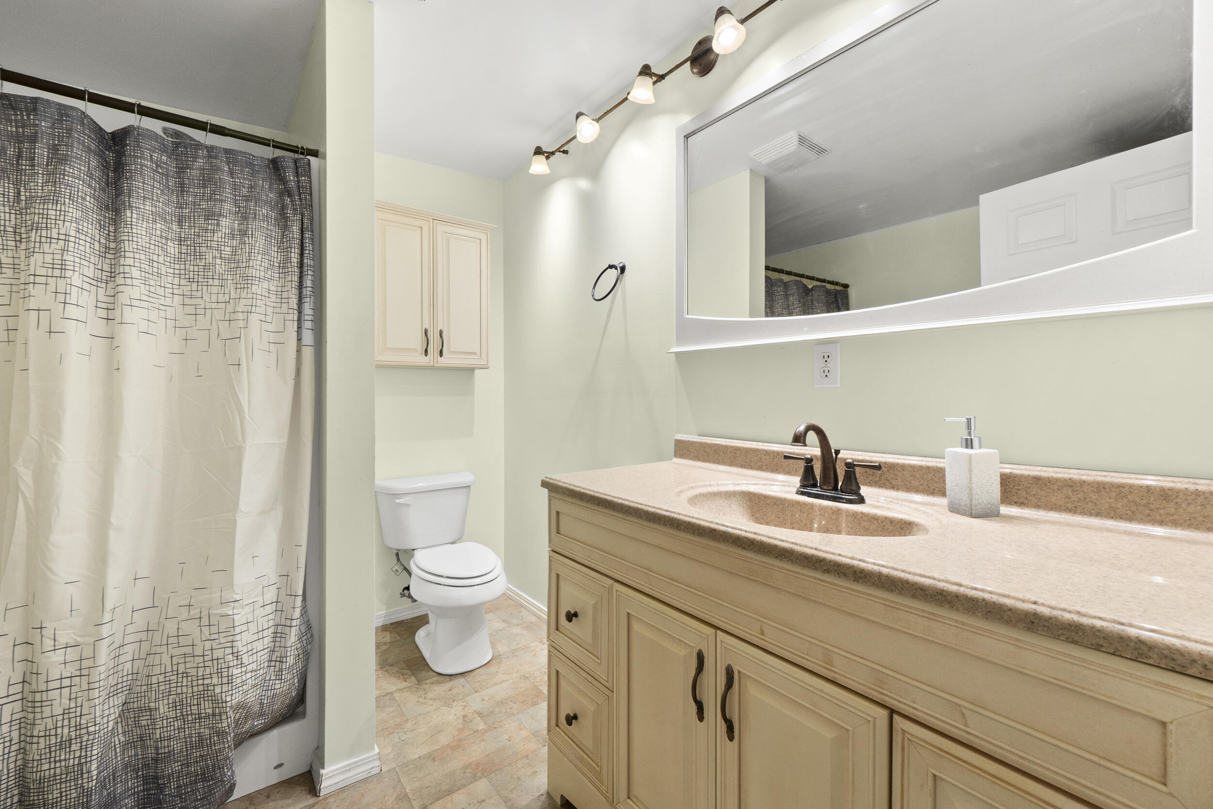 16127 Lakewood Drive