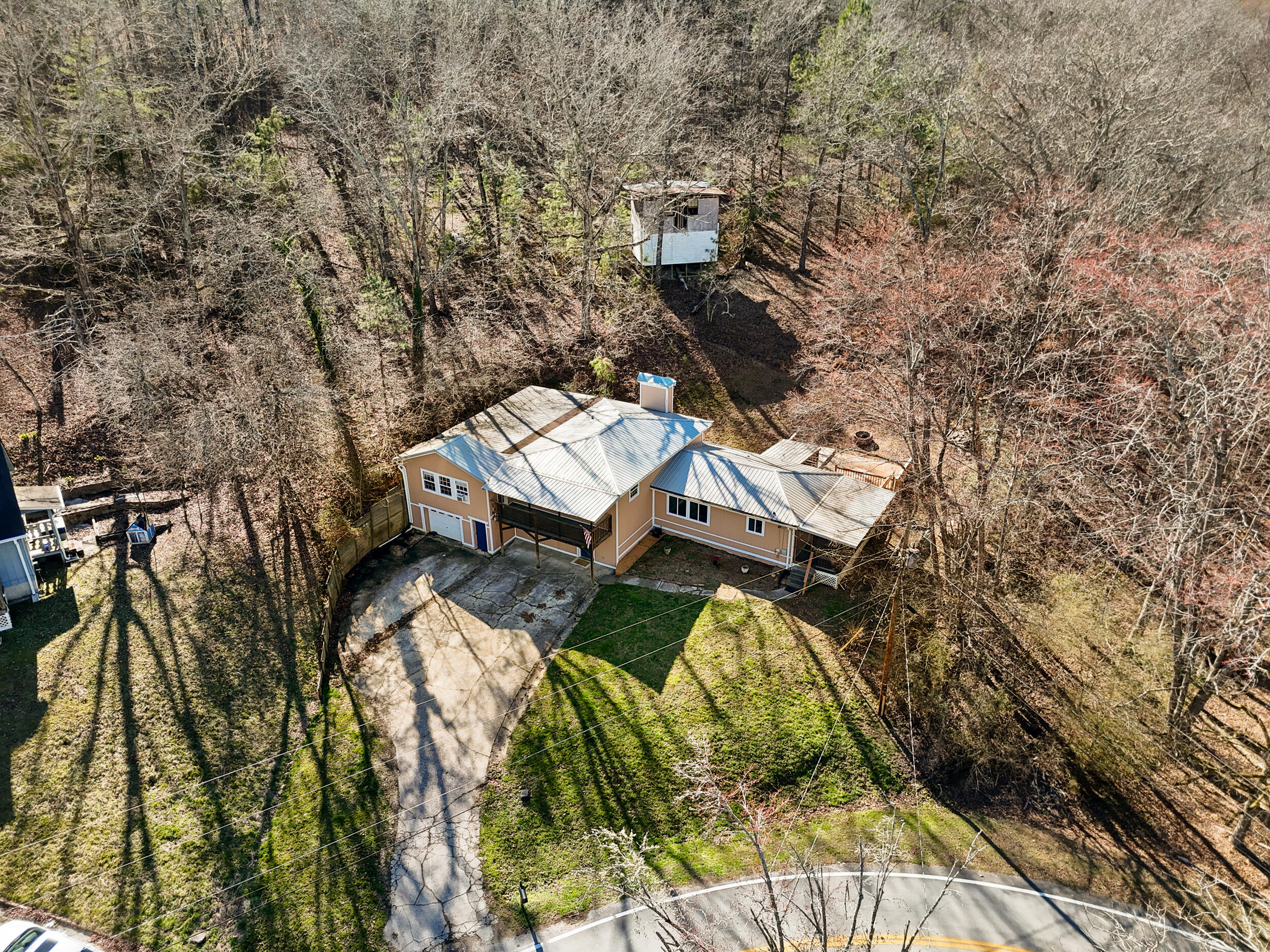 16127 Lakewood Drive