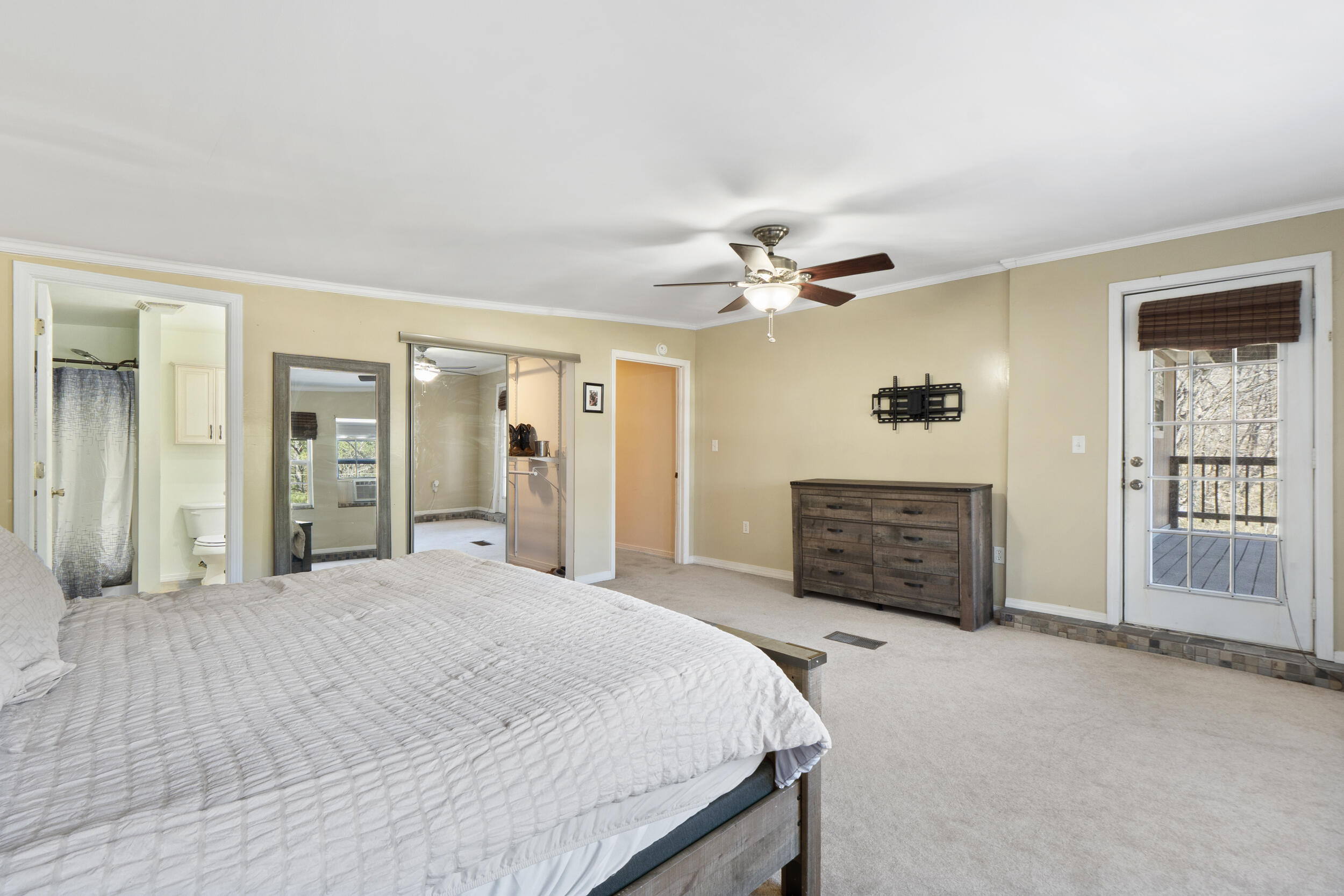 16127 Lakewood Drive