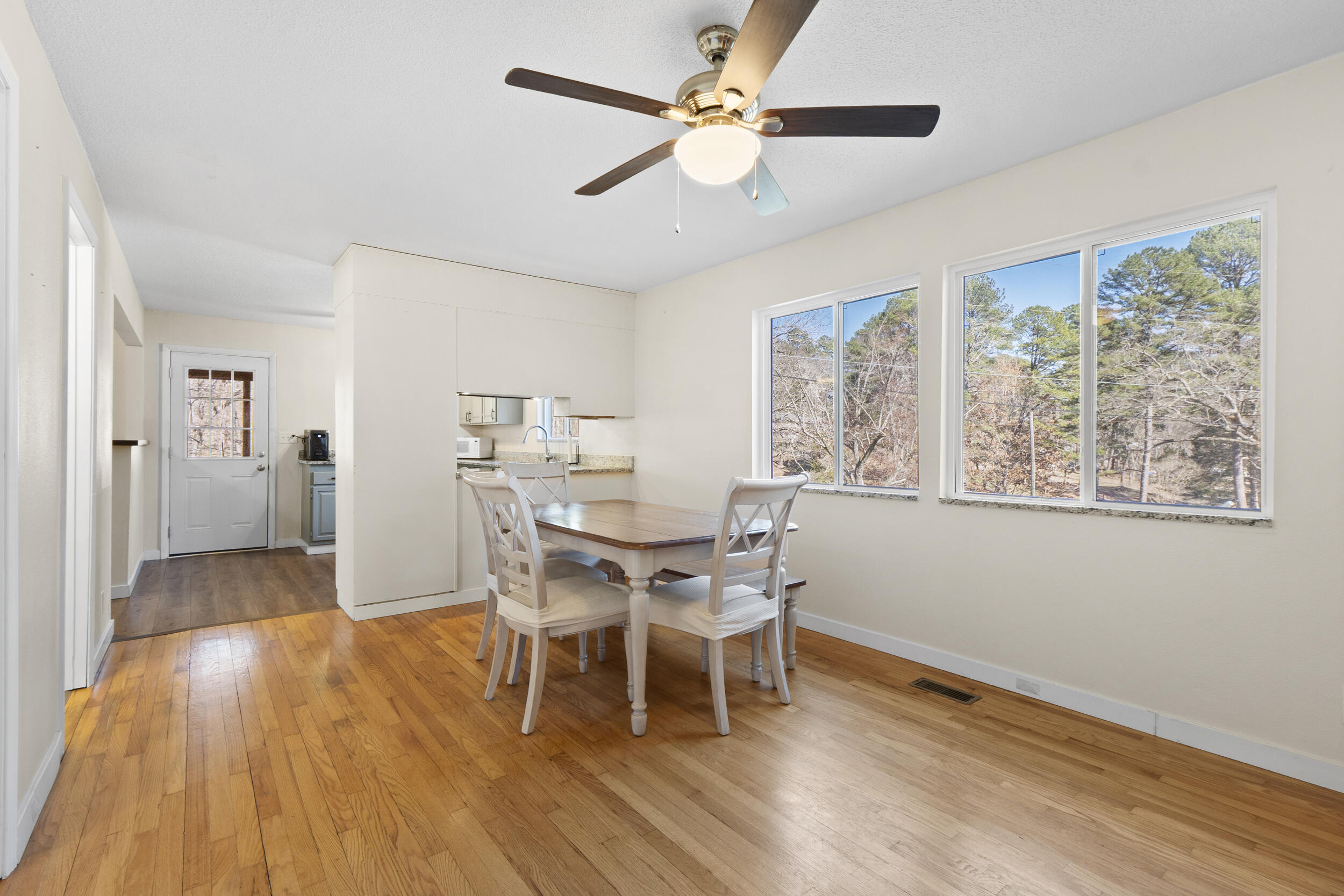 16127 Lakewood Drive