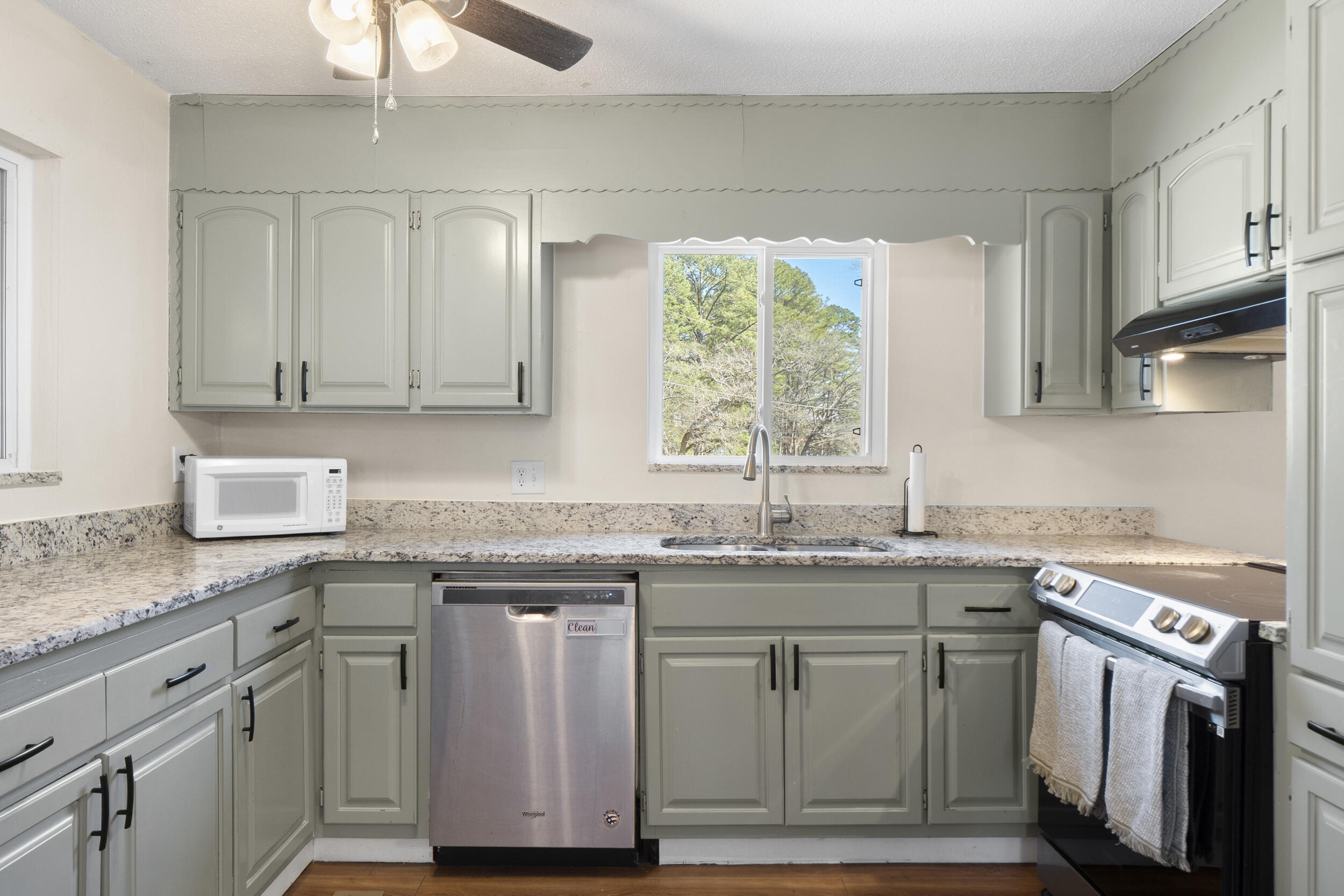 16127 Lakewood Drive