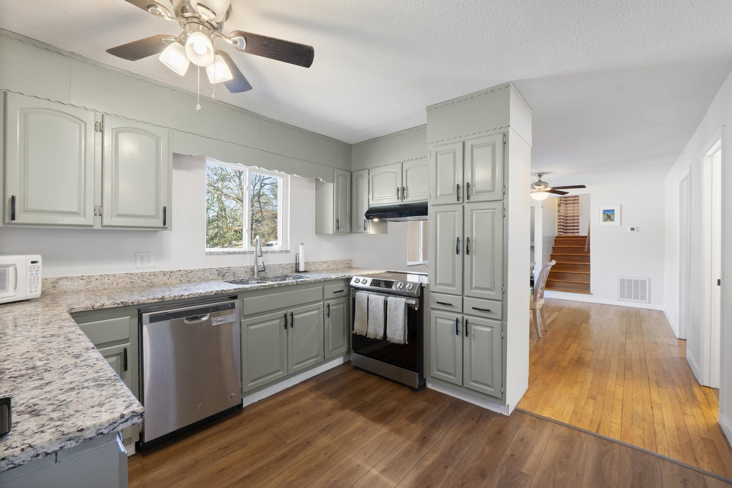 16127 Lakewood Drive