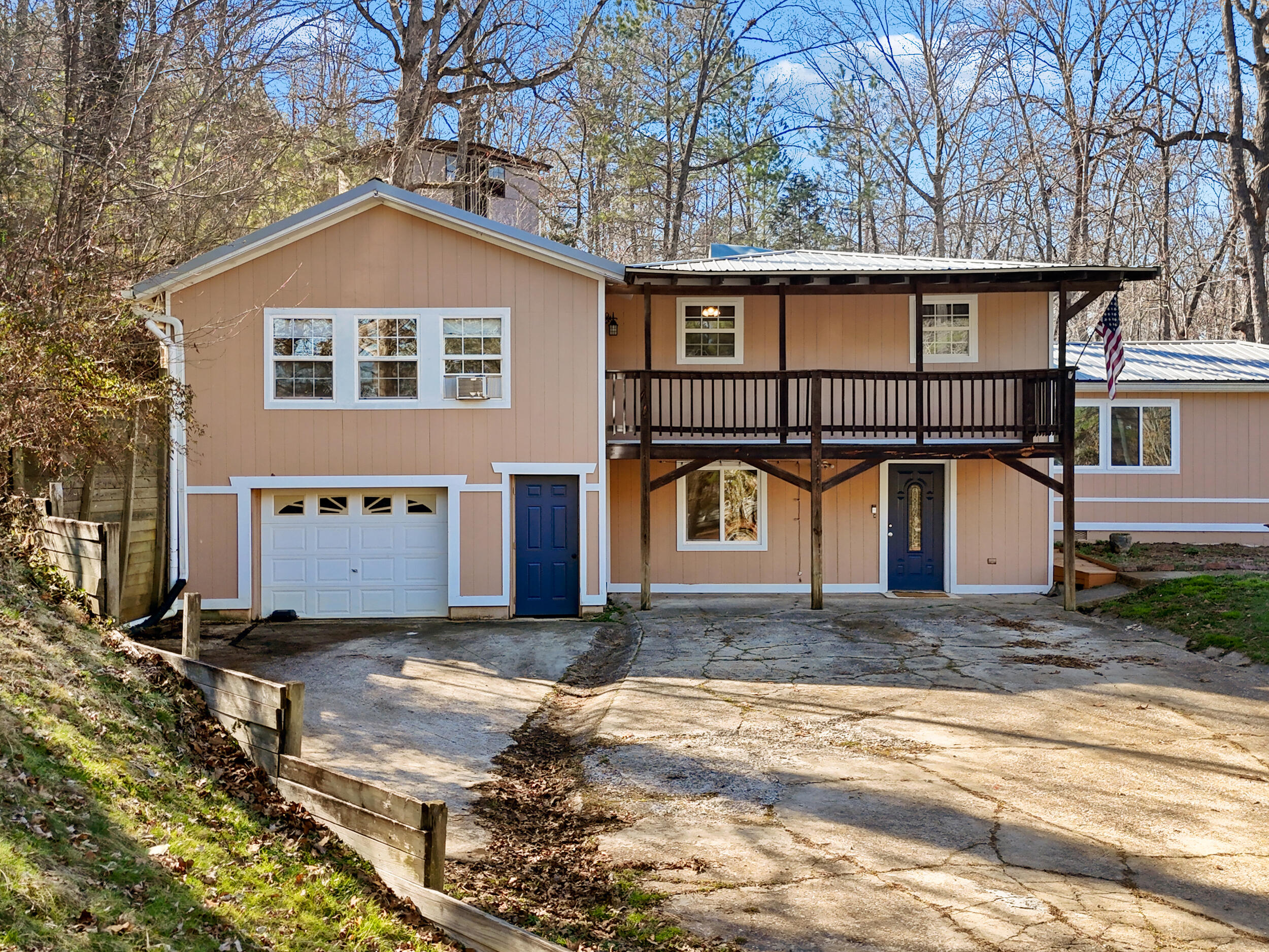 16127 Lakewood Drive