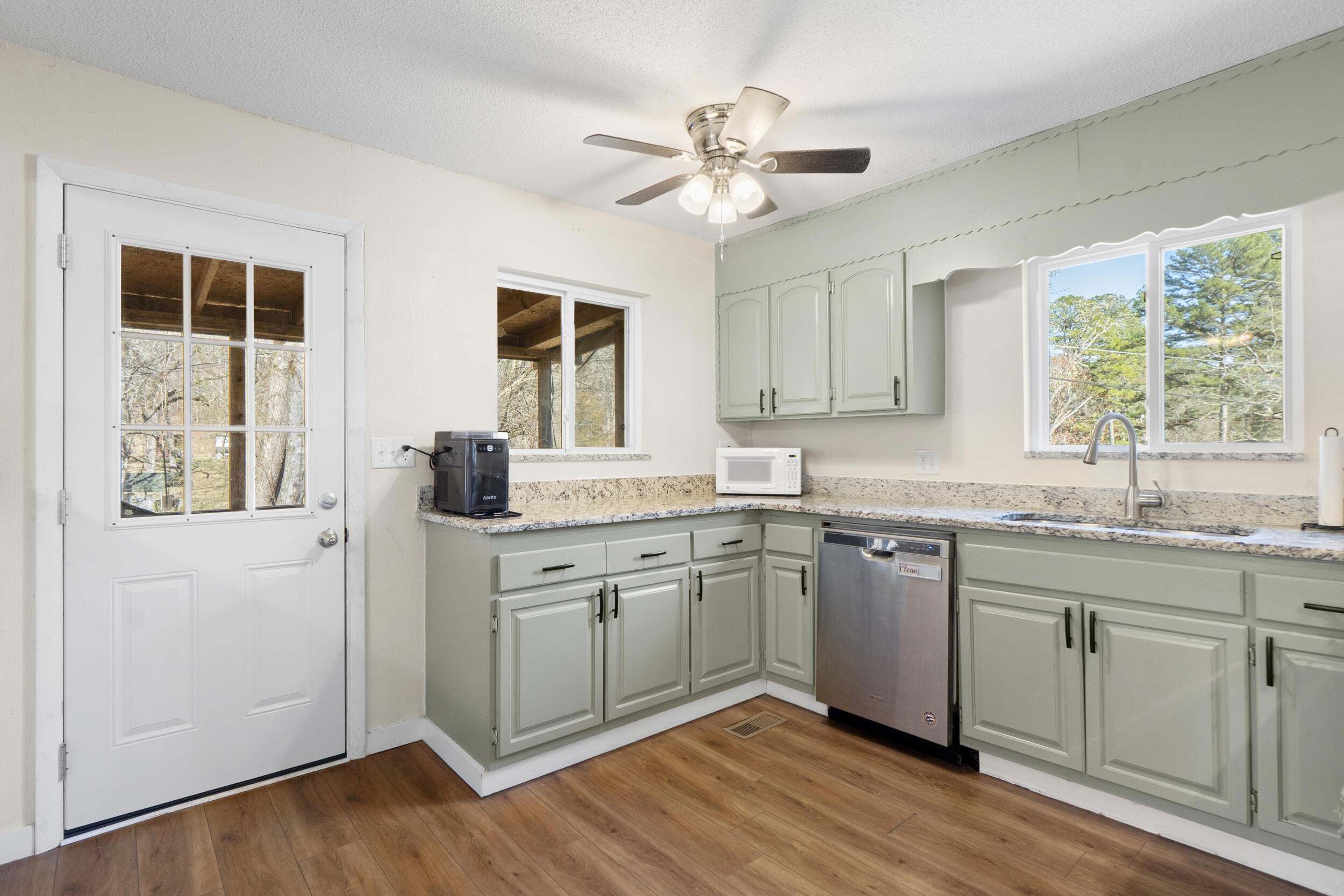 16127 Lakewood Drive