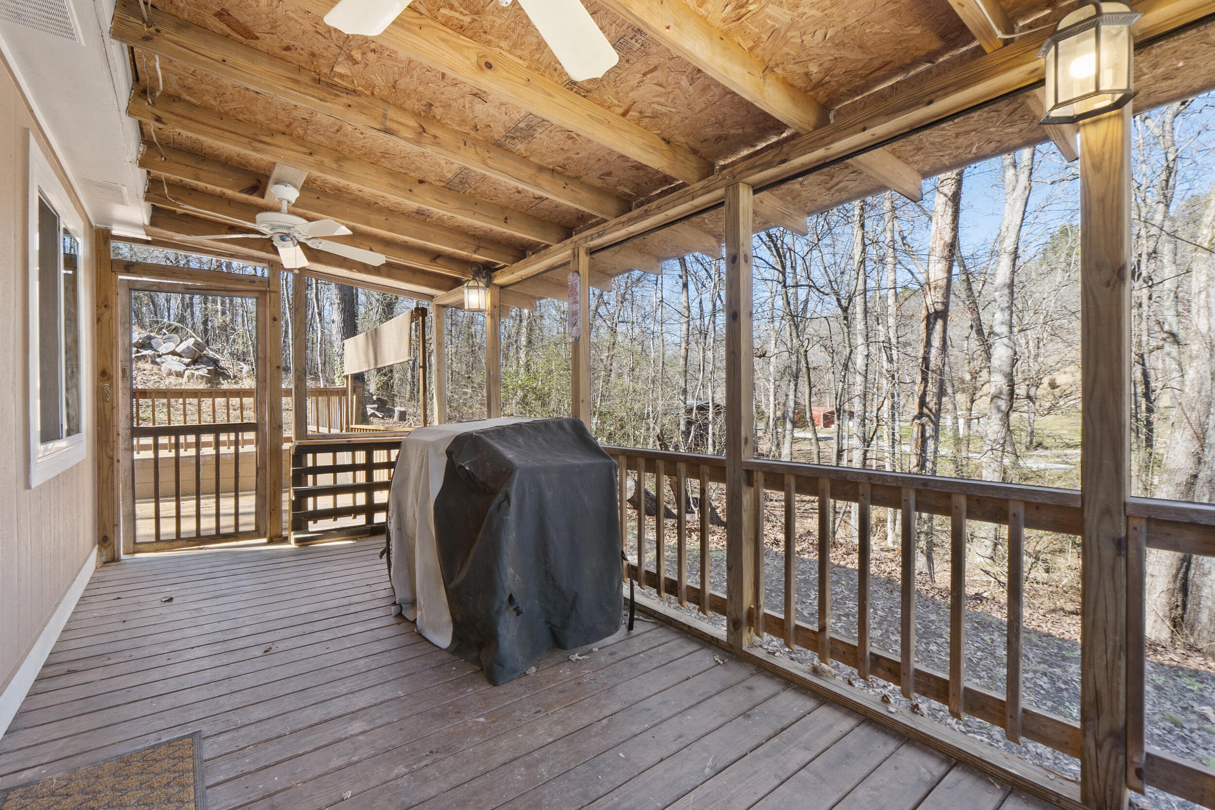 16127 Lakewood Drive