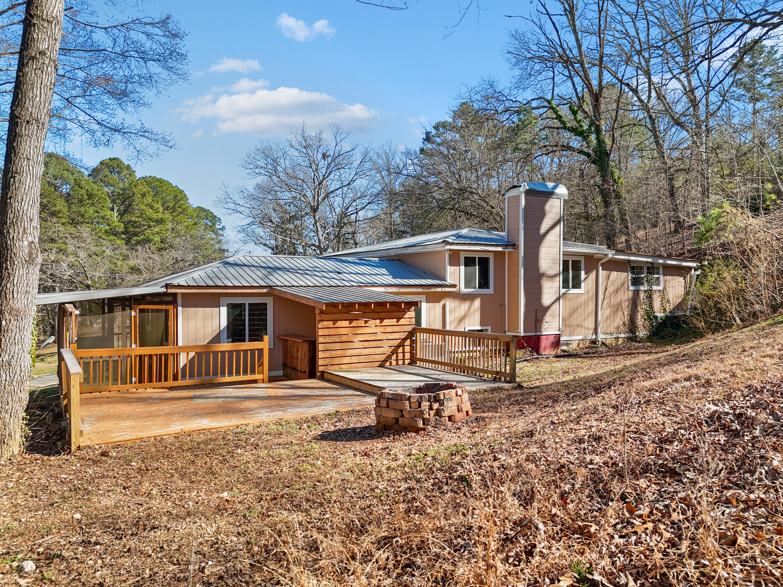 16127 Lakewood Drive