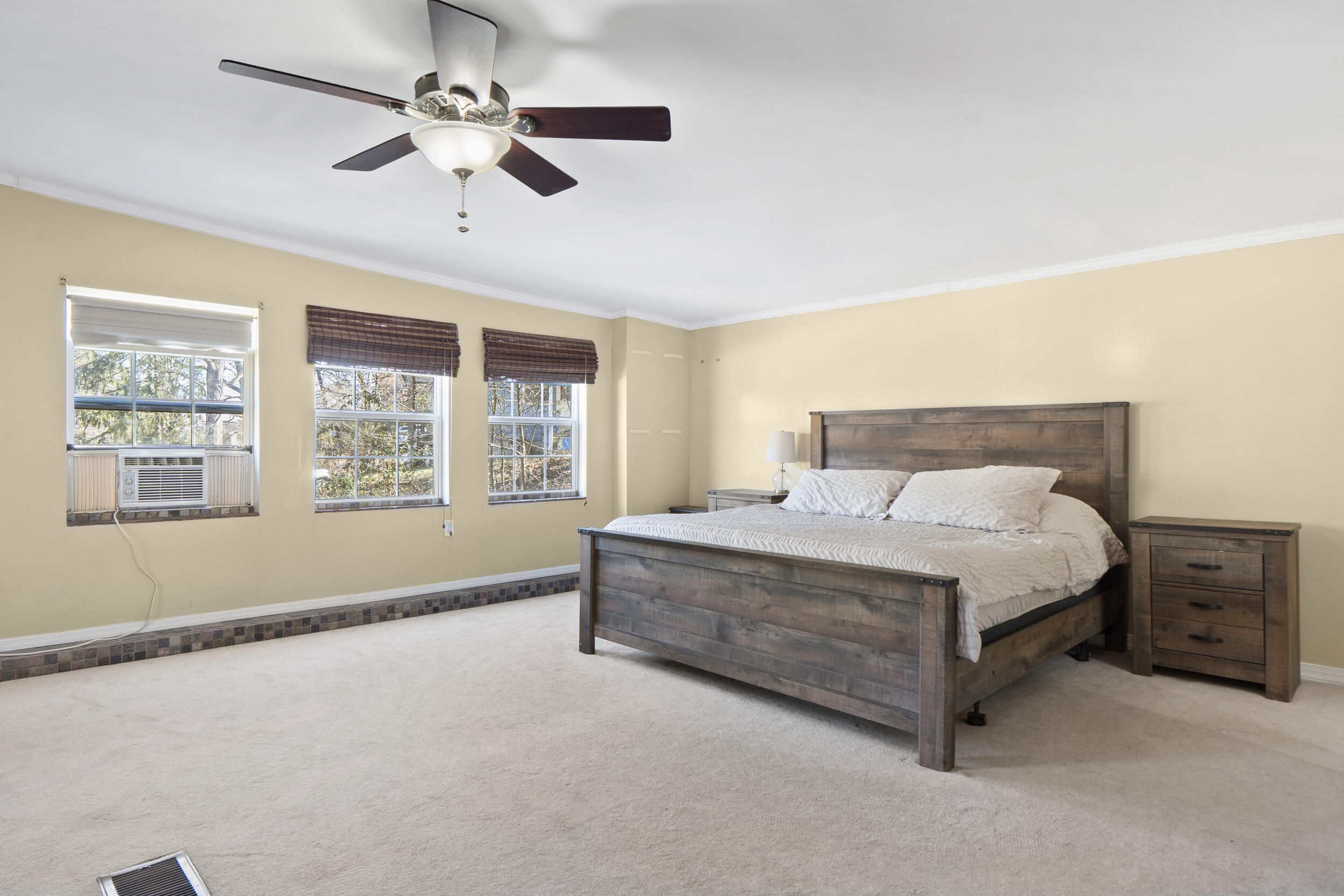 16127 Lakewood Drive