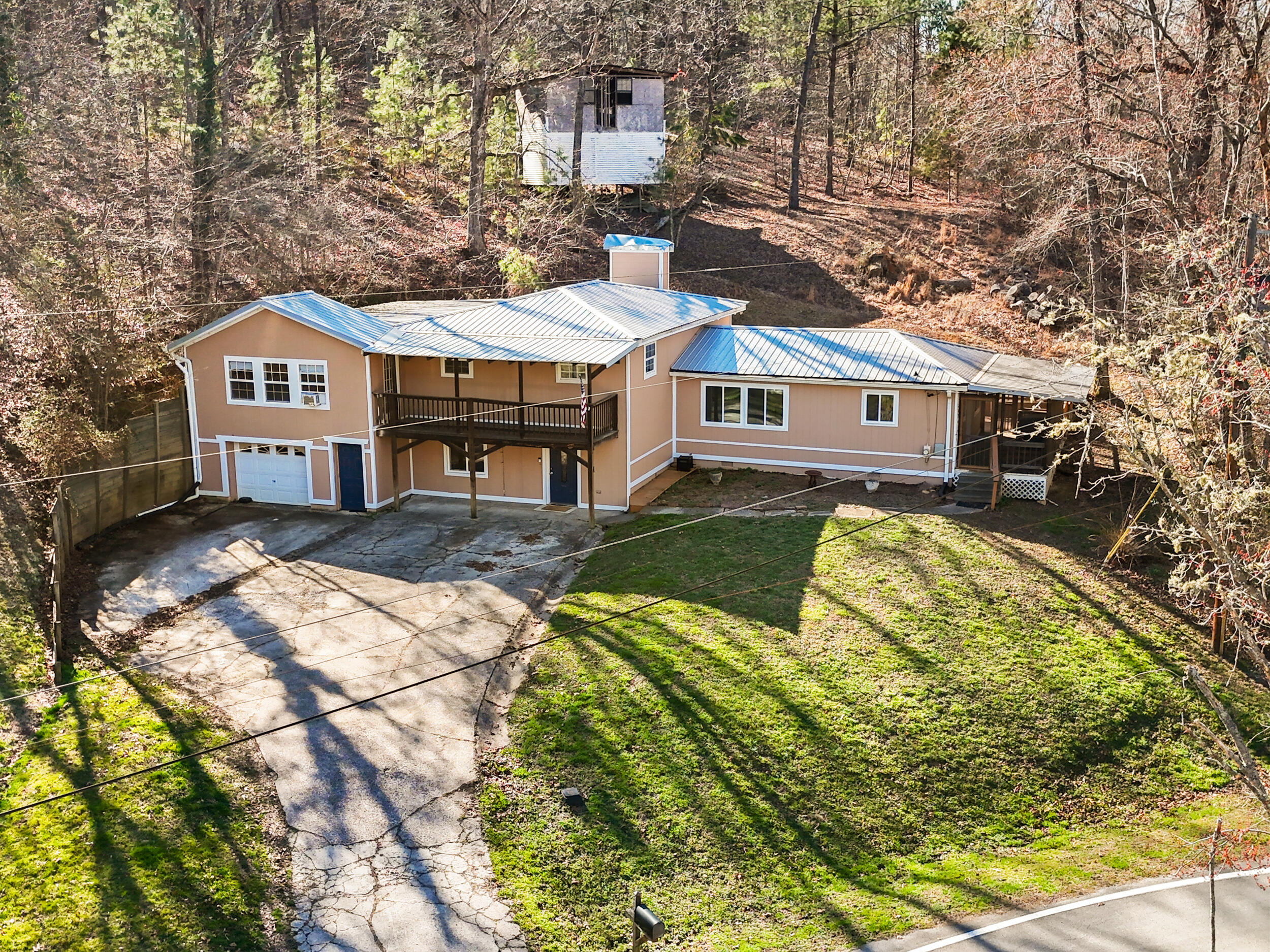 16127 Lakewood Drive