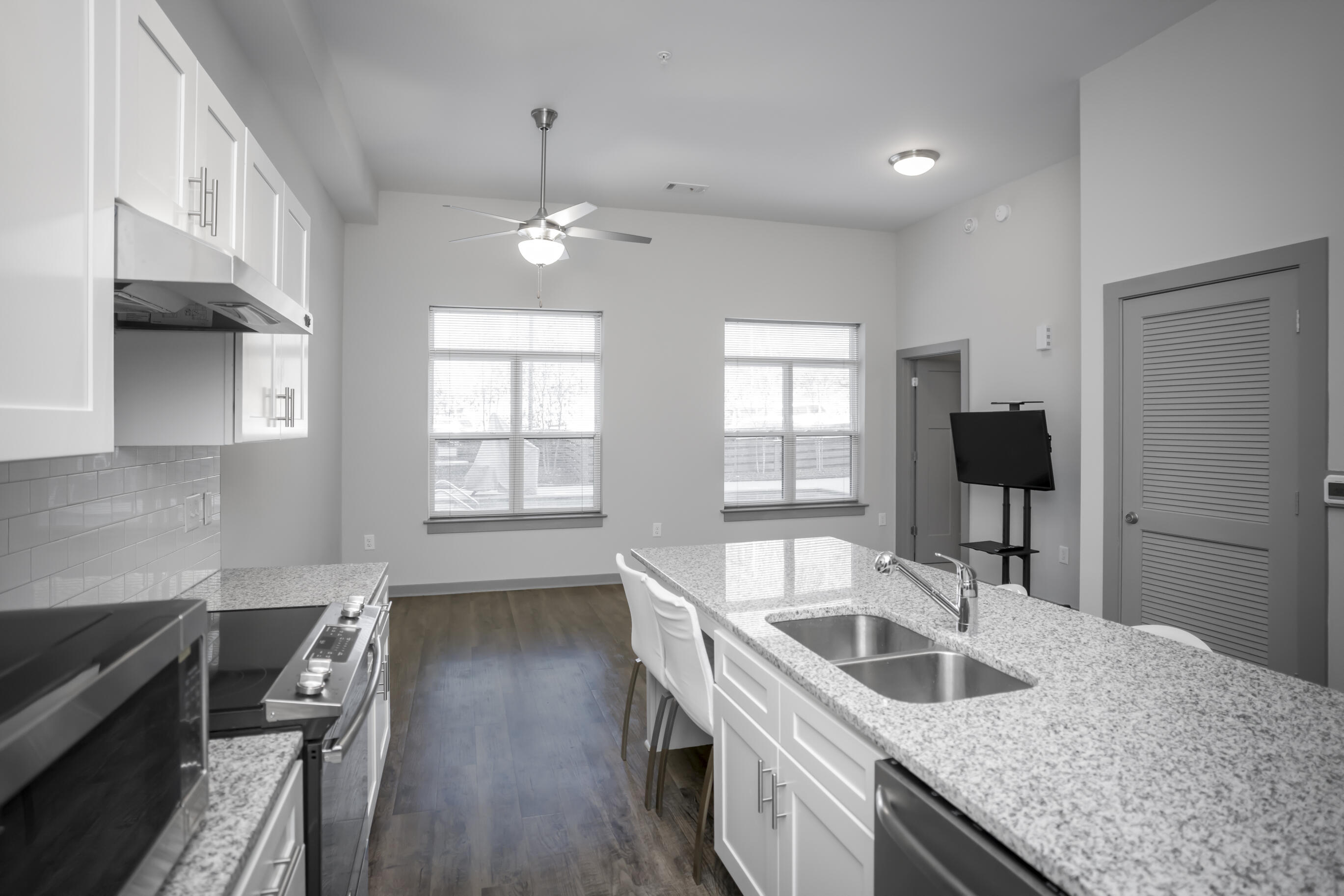 782 Riverfront Parkway, 123