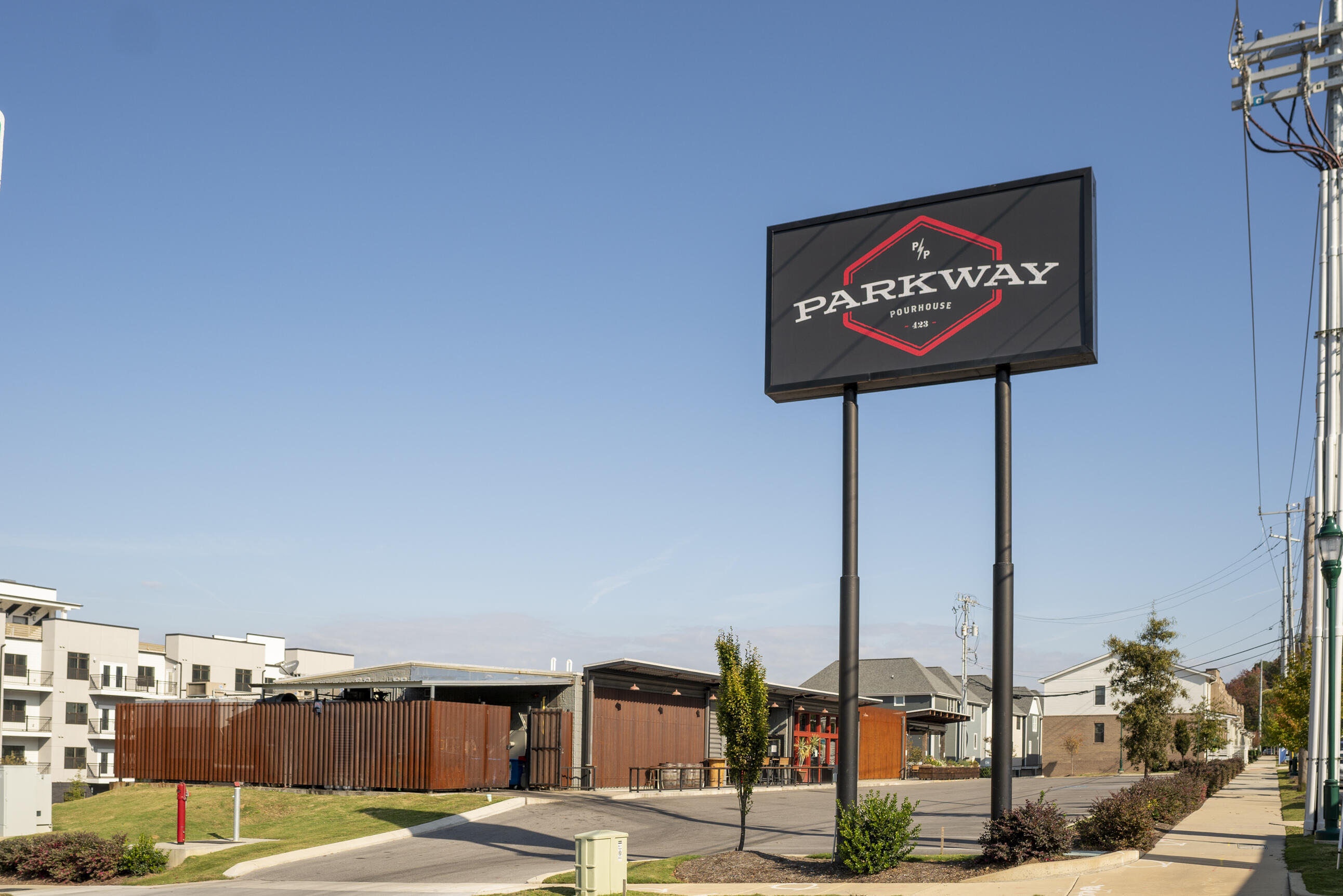 782 Riverfront Parkway, 123