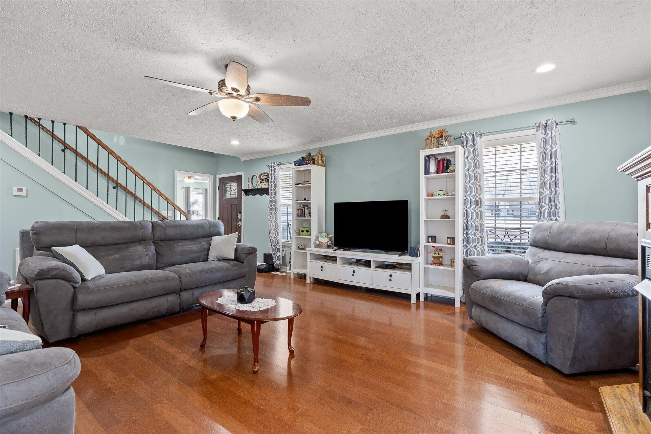 925 S Magnolia Avenue
