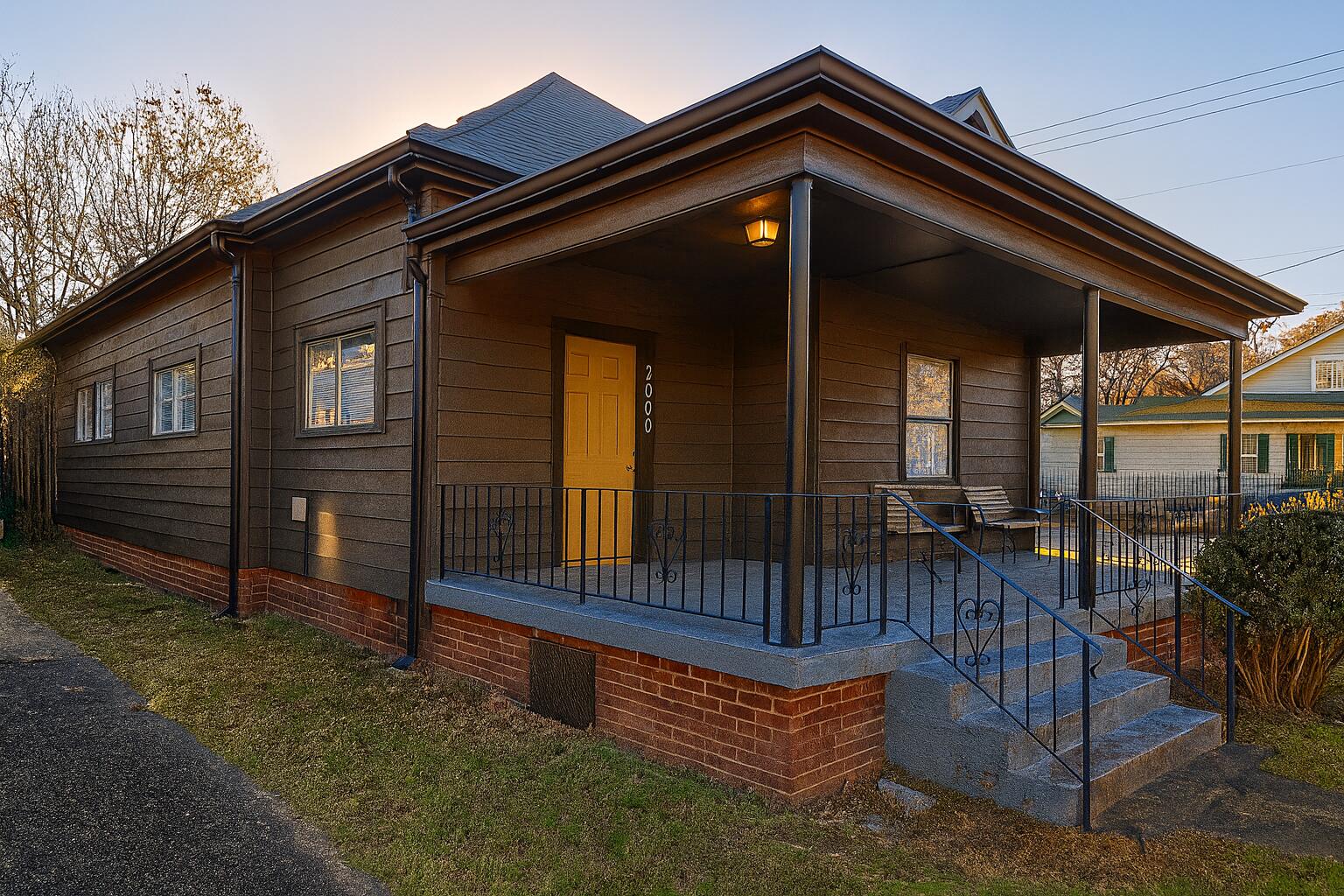 2000 E 5th Street