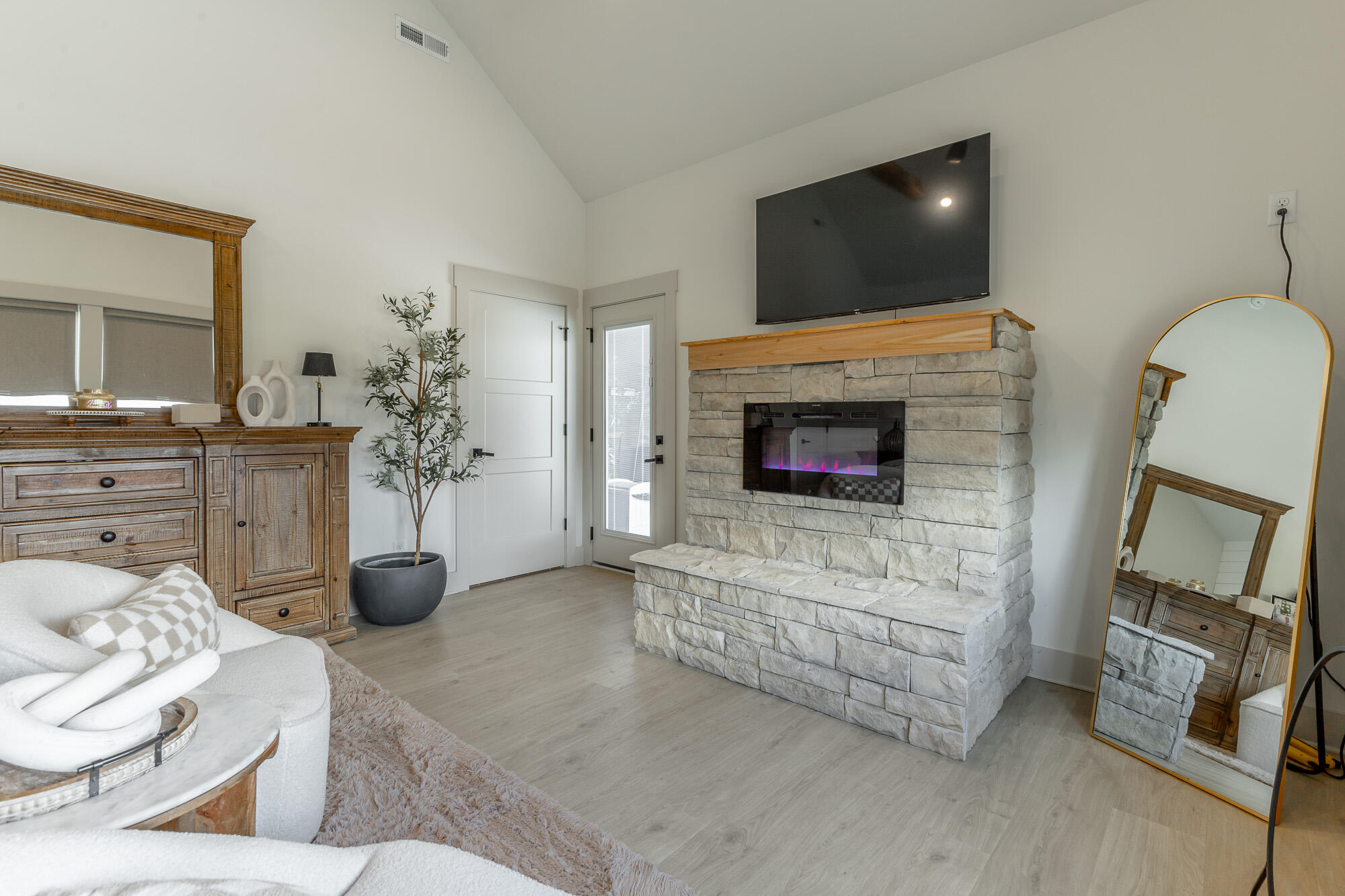 686 Bell Road, LaFayette