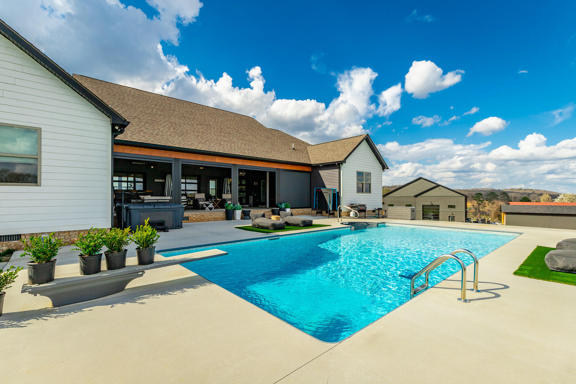 686 Bell Road, LaFayette