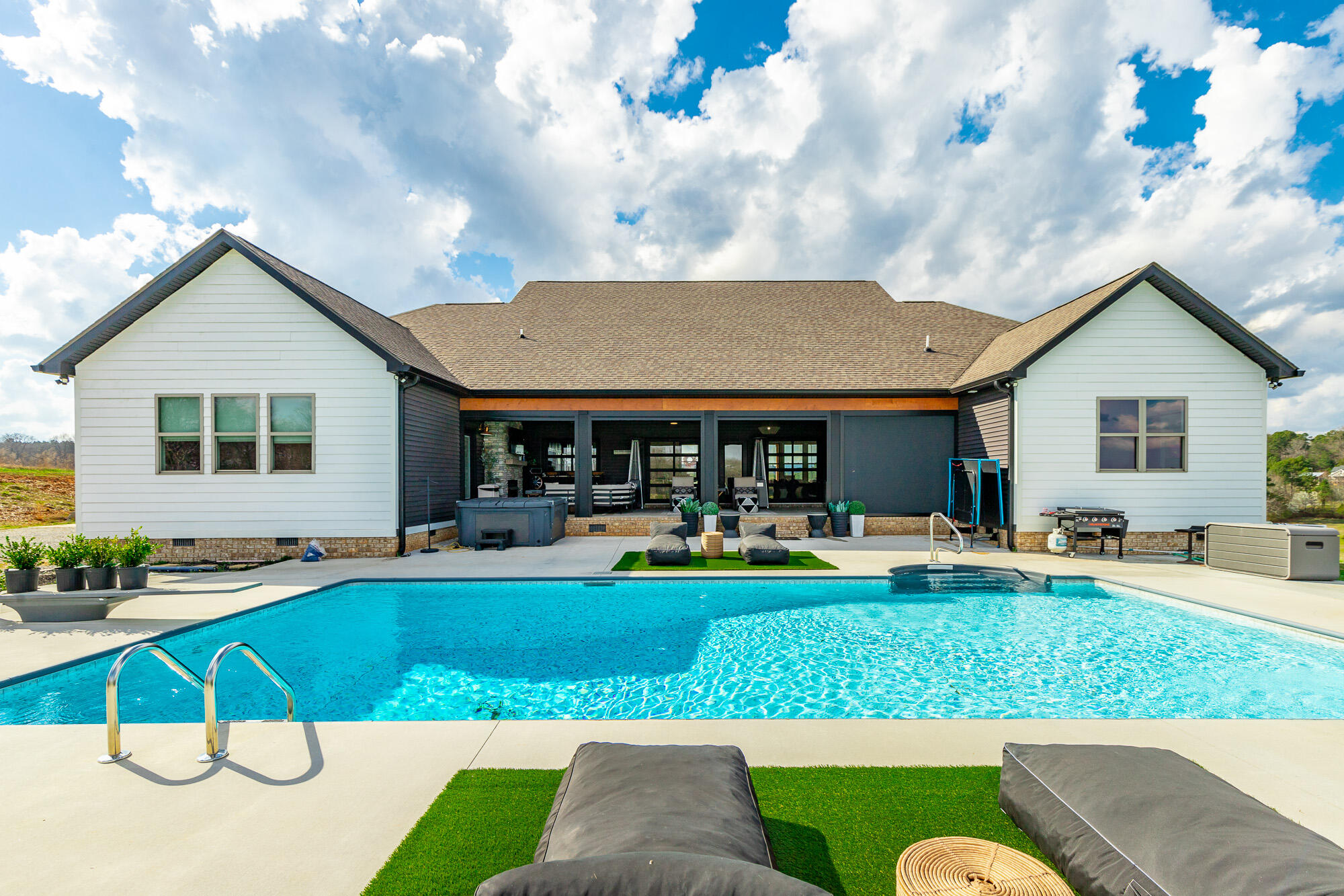 686 Bell Road, LaFayette