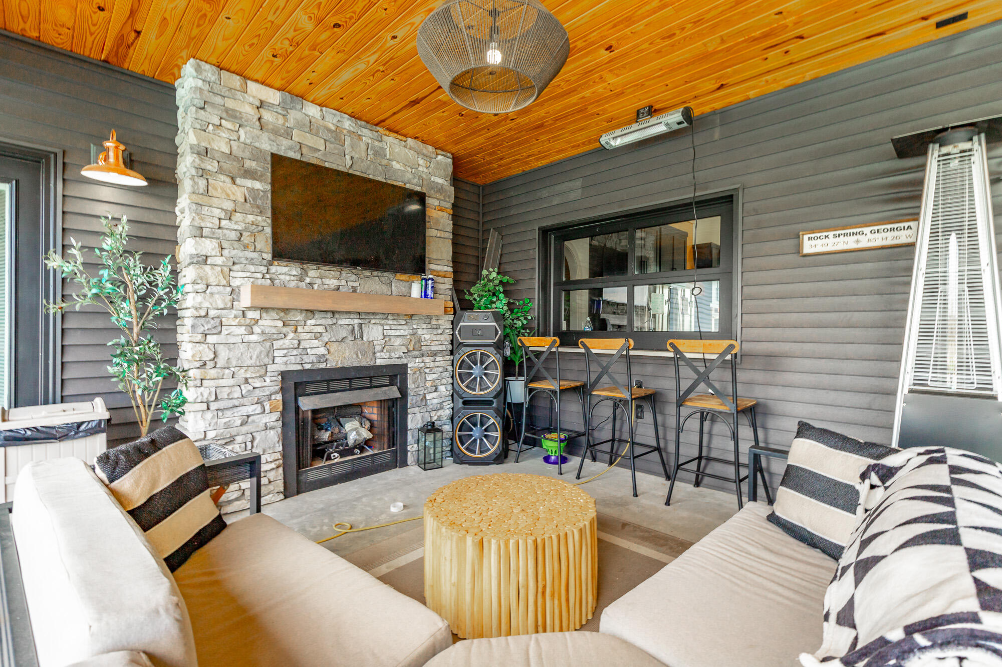 686 Bell Road, LaFayette