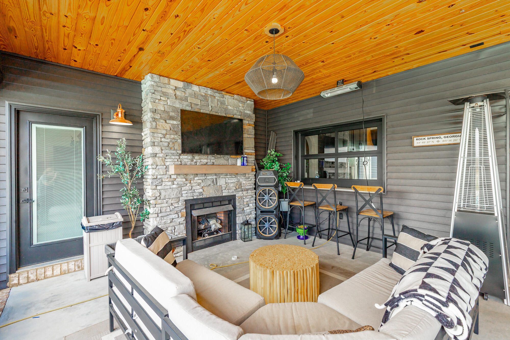 686 Bell Road, LaFayette