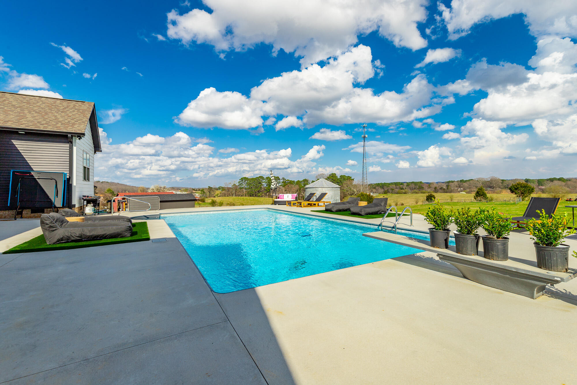 686 Bell Road, LaFayette