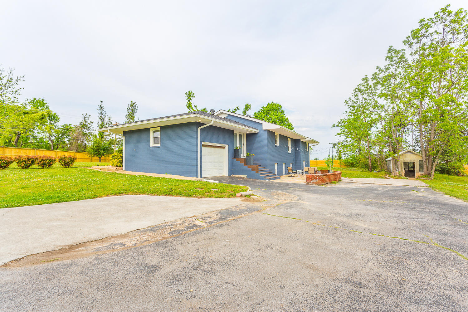 8011 Shallowford Road