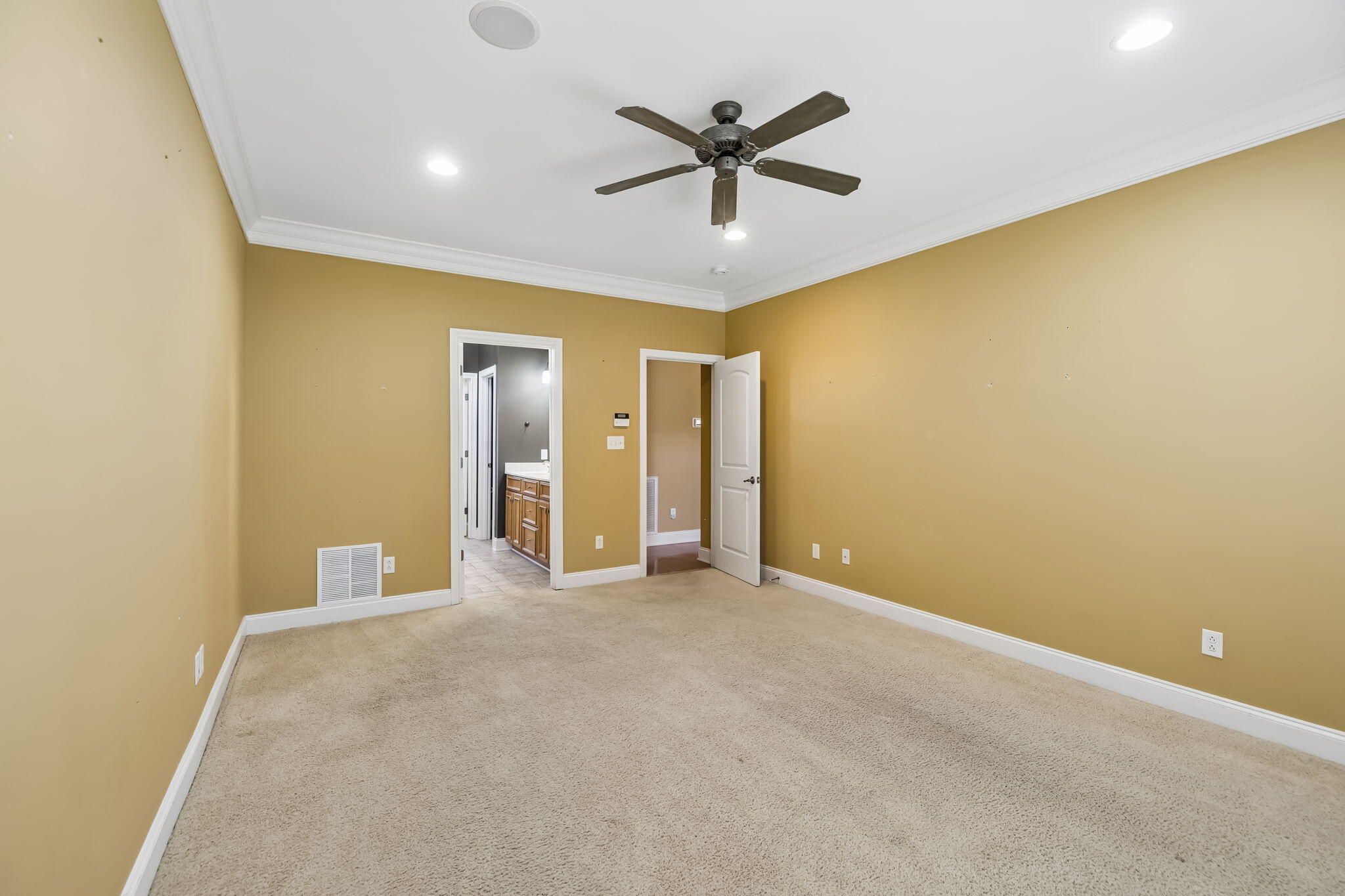 10421 Laurel Pointe Lane