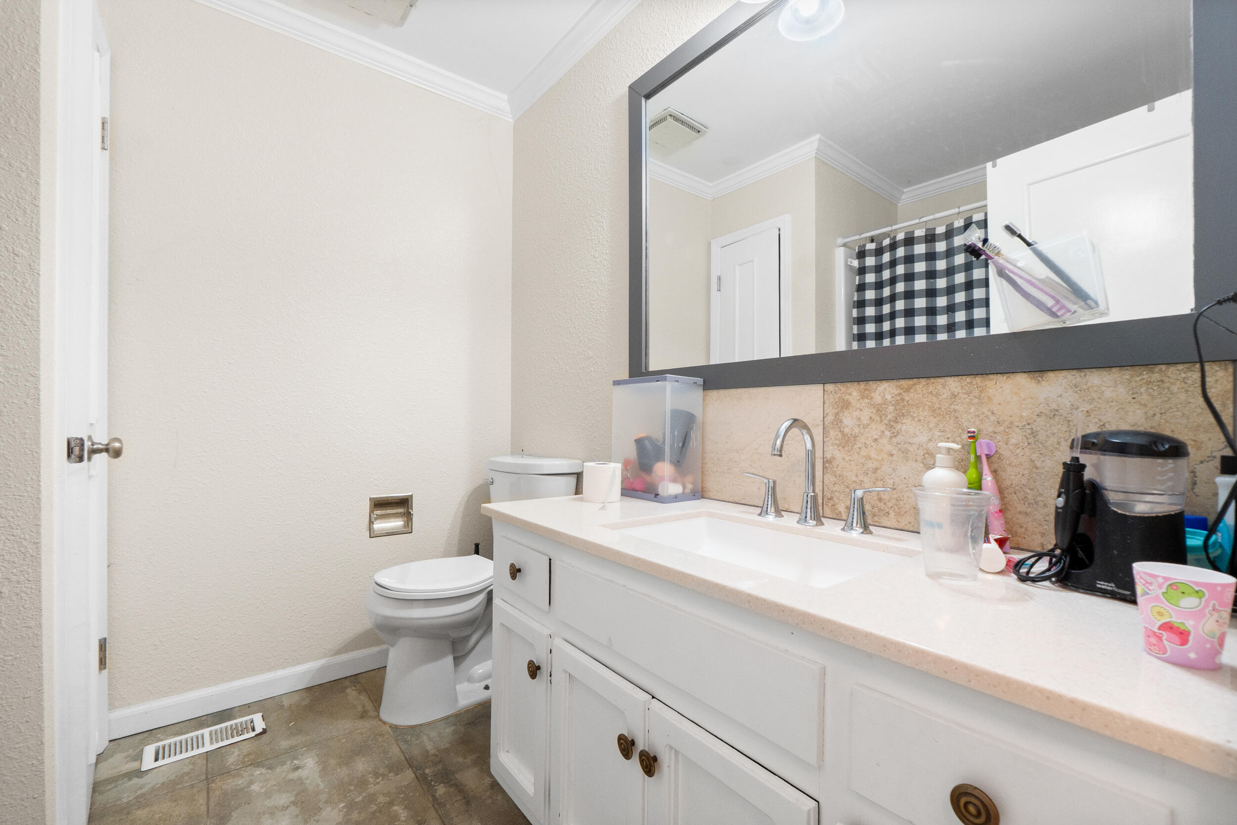 211 Lakeview Drive SE