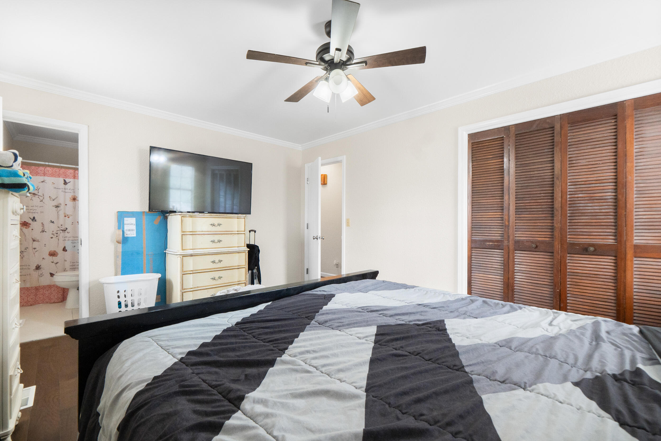 211 Lakeview Drive SE