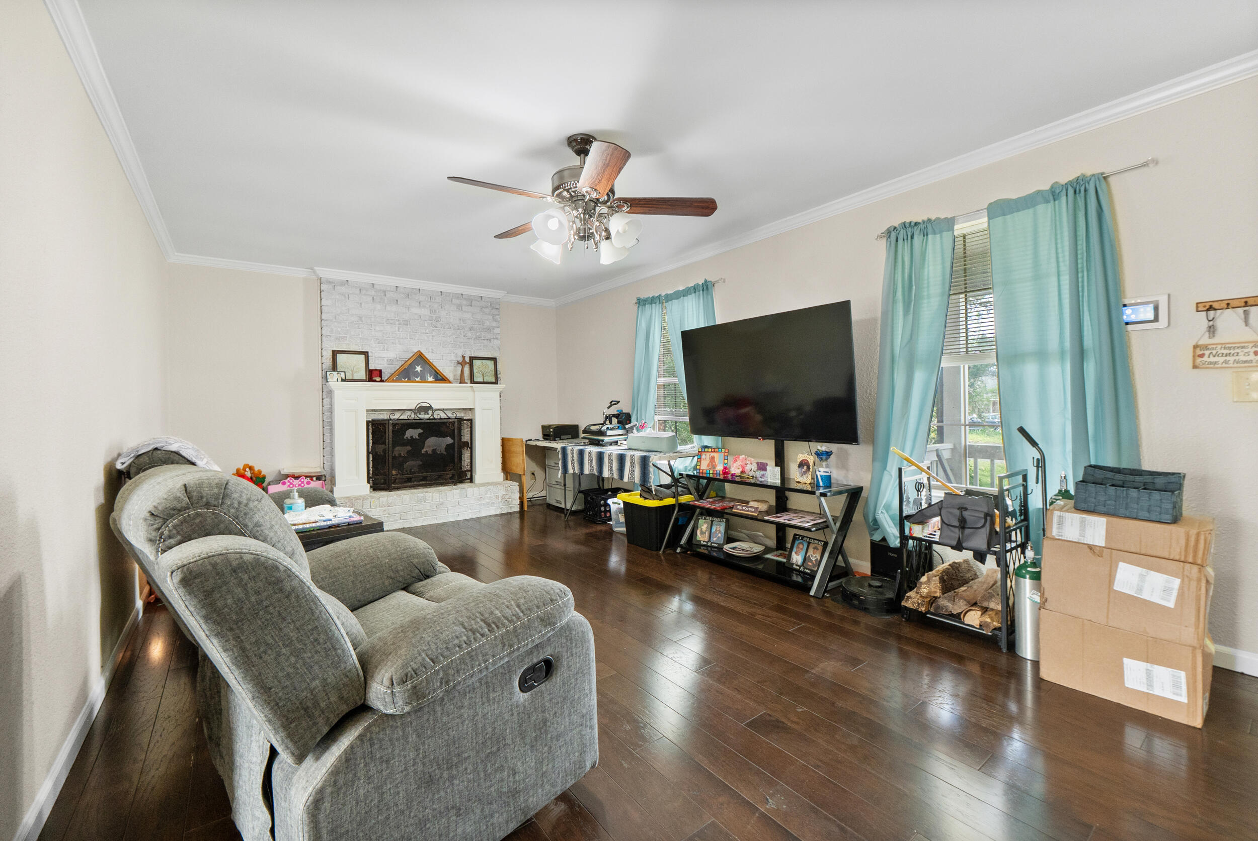 211 Lakeview Drive SE