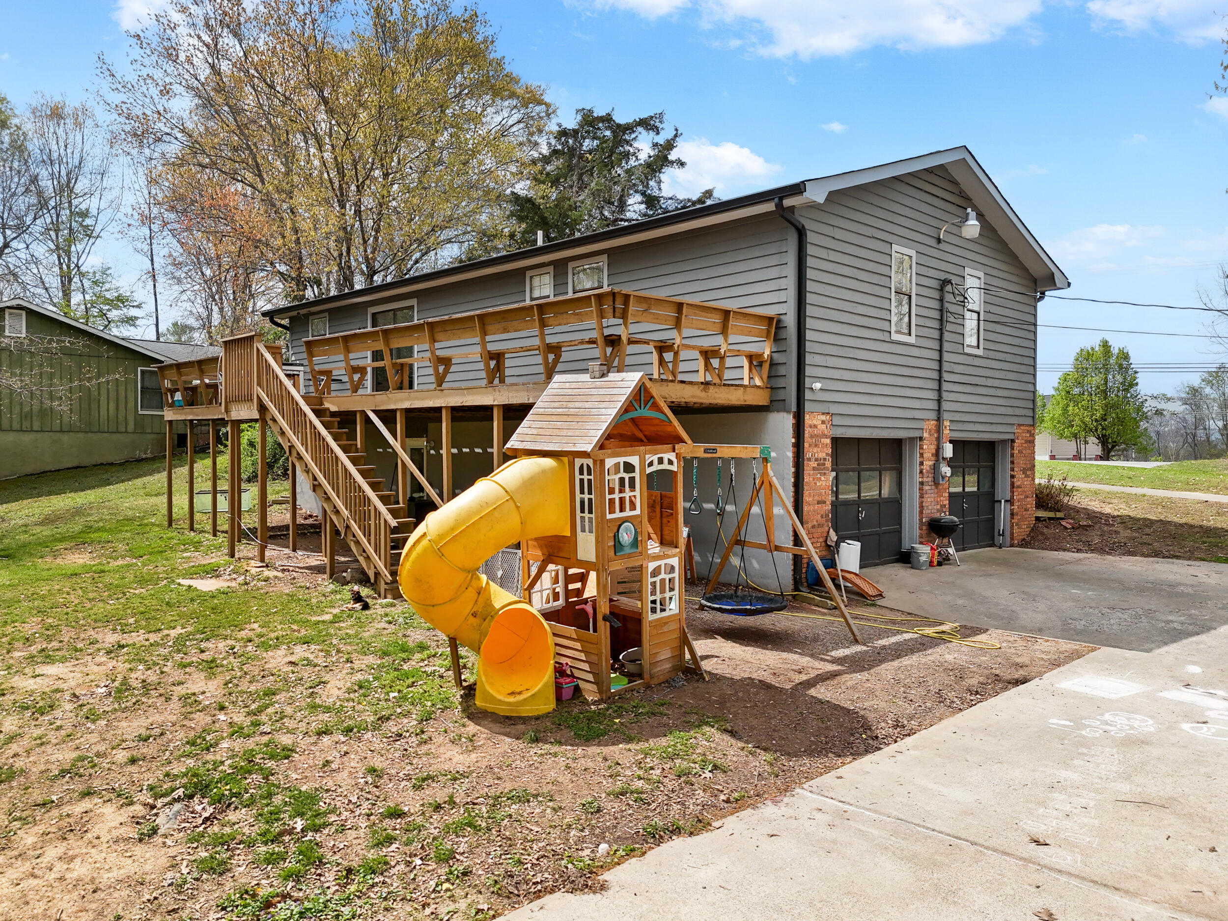 211 Lakeview Drive SE