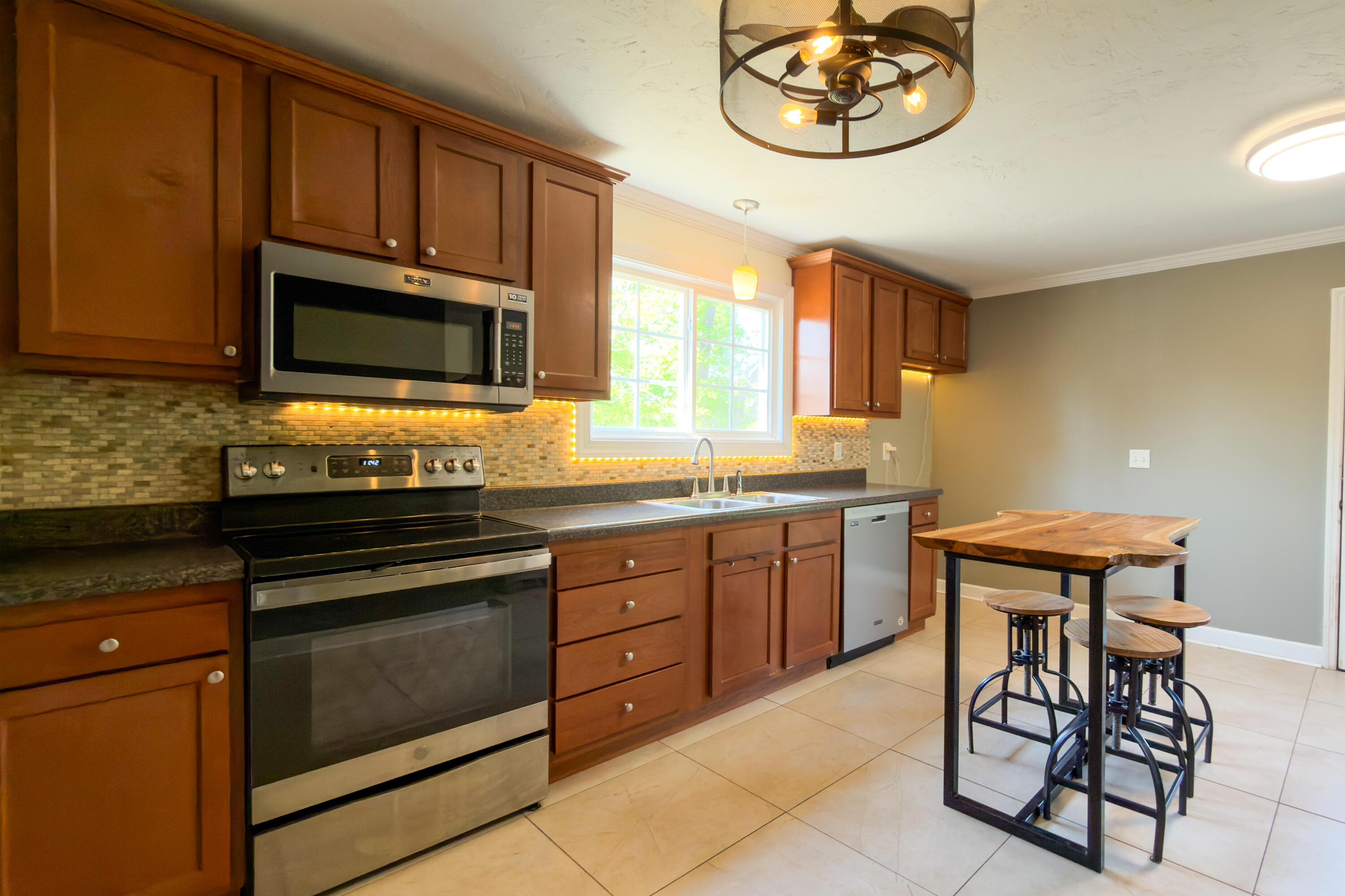 713 Hargraves Avenue