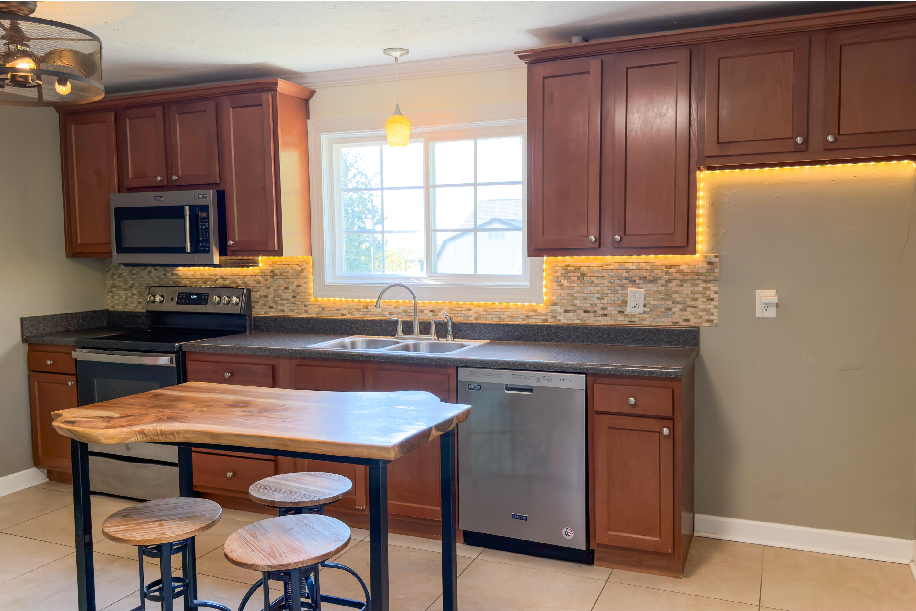 713 Hargraves Avenue