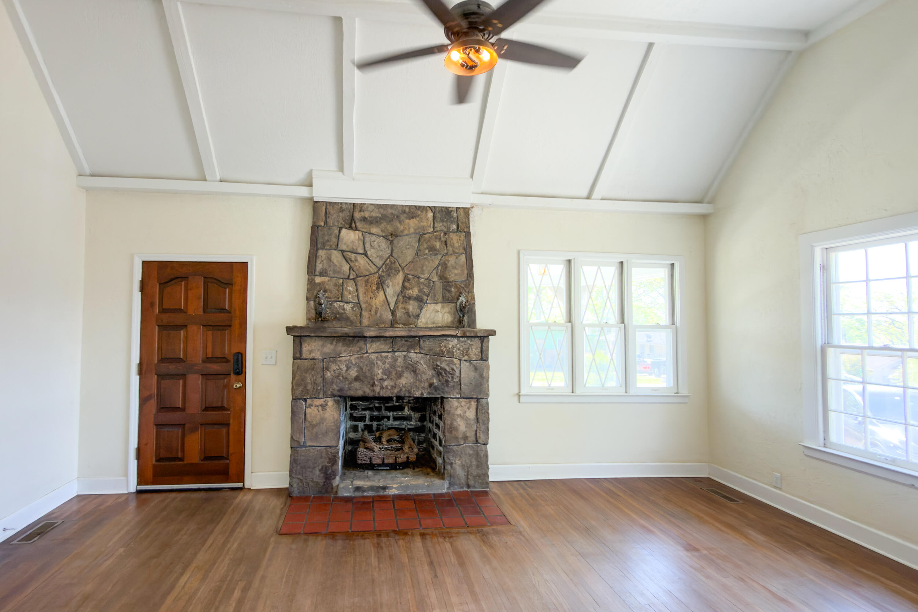 713 Hargraves Avenue