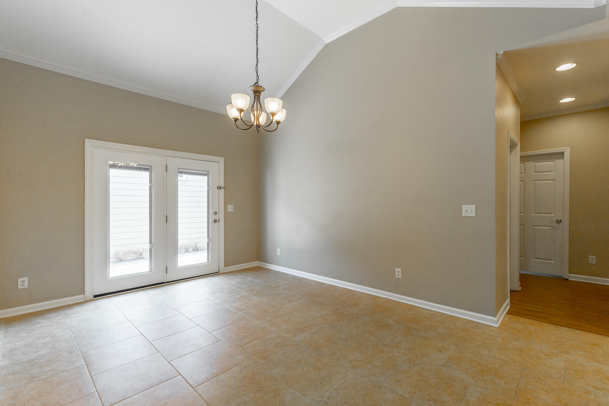 149 Callaway Court, 639