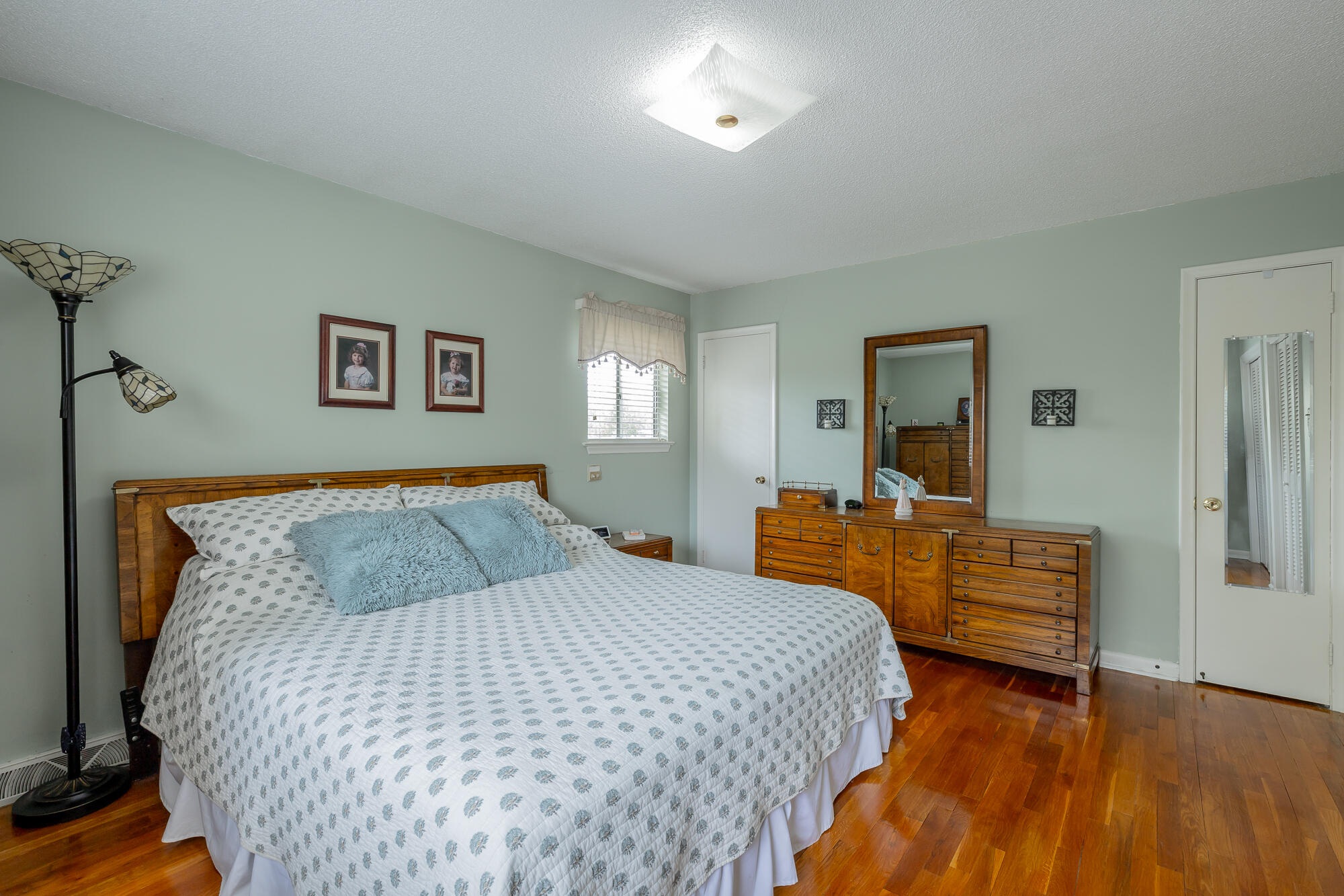 4812 Montcrest Circle