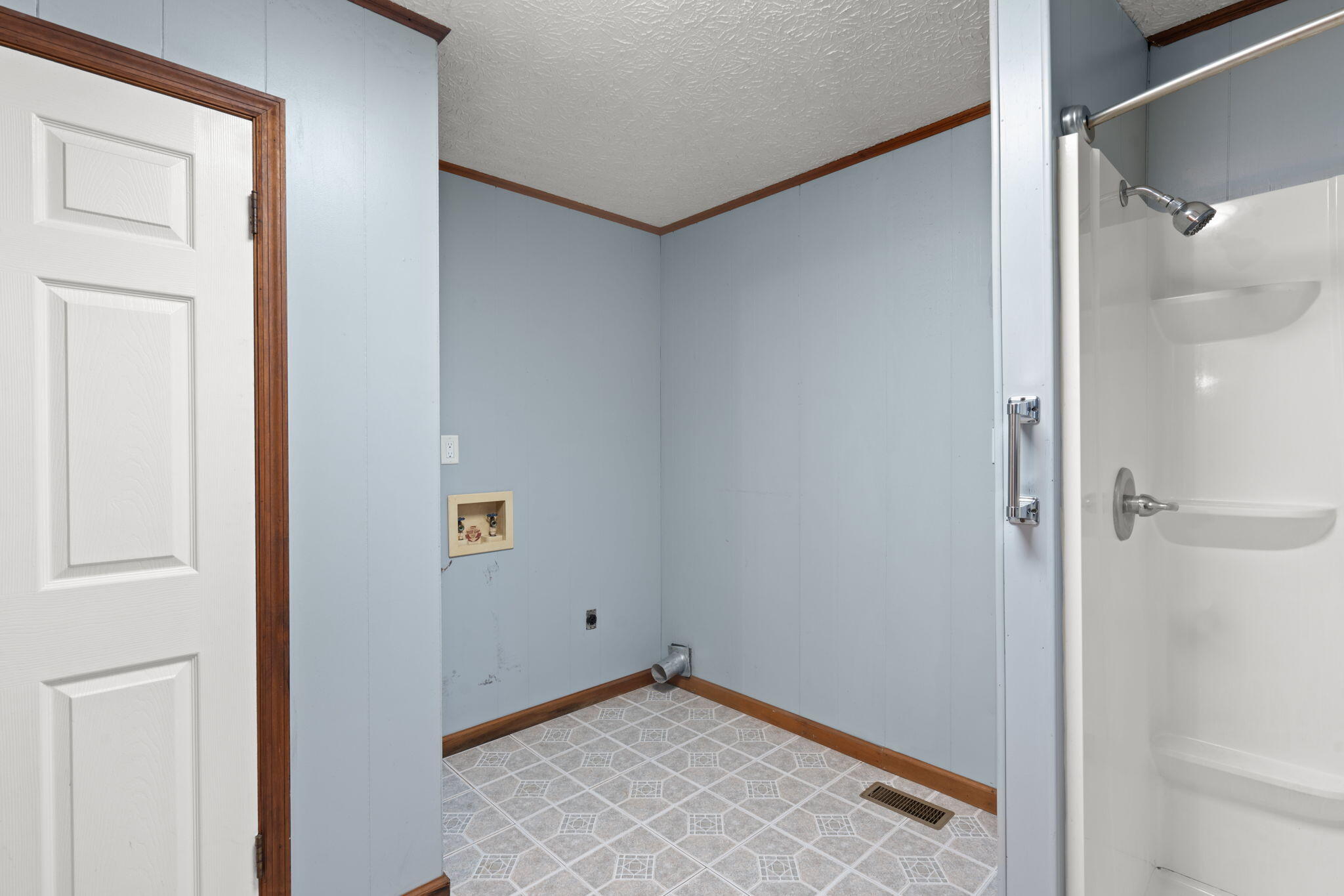 154 Potter Place Road NW